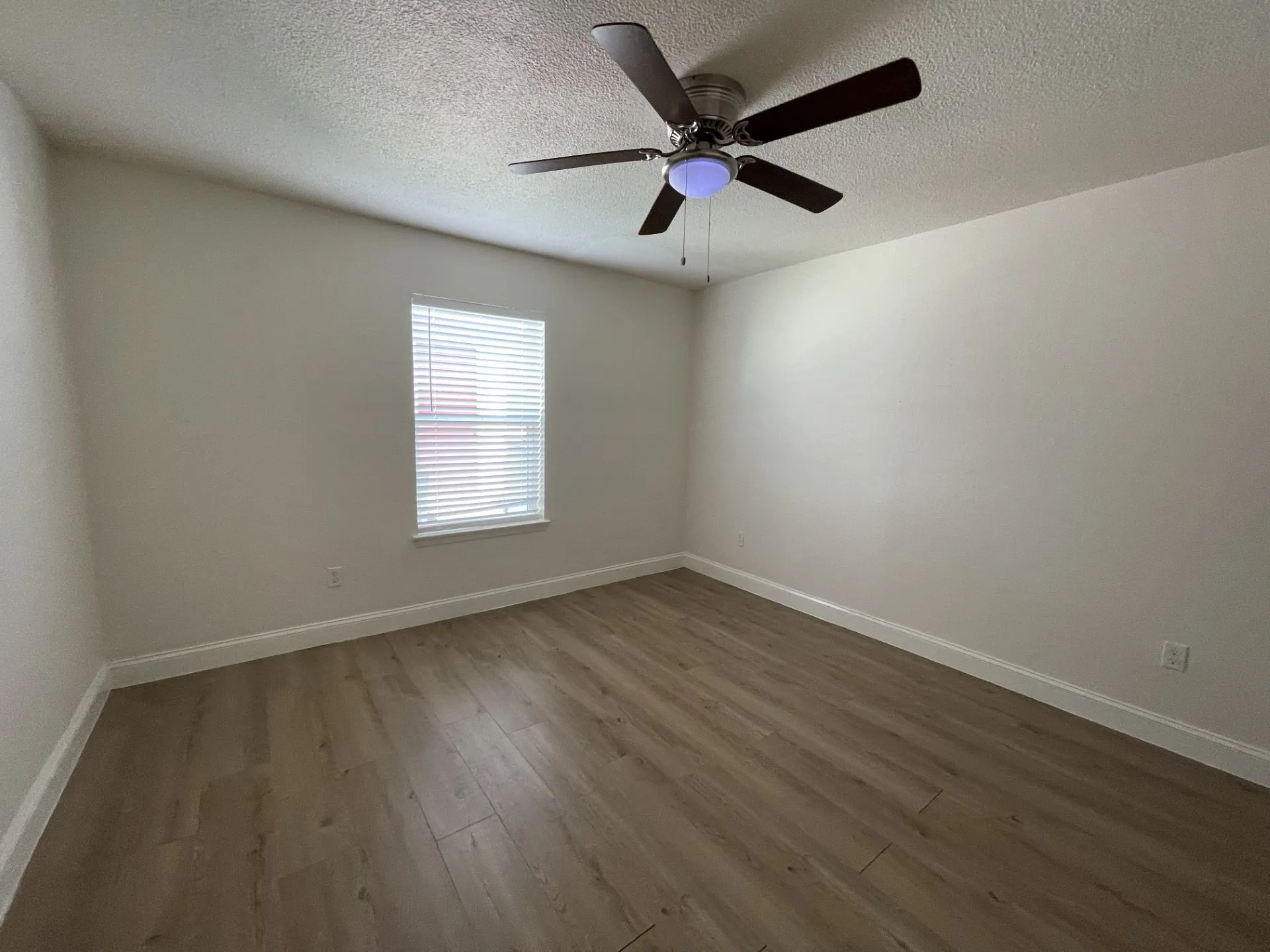 Duplex For Rent in Tarrant County , 204 Hosack Street, Arlington, Texas 76010, 2 Bedroom, 1 Bathroom, Garage spaces, 800 Sqft, built in 1965, mls#21260381, Real Estate Agent in Arlington, Homes For Rent in Tarrant county, Homes For Rent in Arlington, Realtor in Arlington Texas, Real Estate Brokerage Independent Realty Texas, Luminita Cordes Realtor
