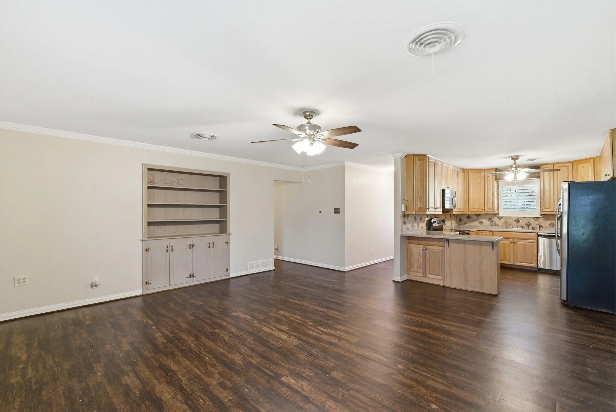 Single Family Residence For Sale in Jack County , 117 Bryan Street, Jacksboro, Texas 76458, 3 Bedroom, 2 Bathroom, Garage spaces, 1,712 Sqft, built in 1975, Price $315,000, mls#21259183, Real Estate Agent in Jacksboro, Homes For Sale in Jack county, Homes For Sale in Jacksboro, Realtor in Jacksboro Texas, Real Estate Brokerage Independent Realty Texas, Luminita Cordes Realtor