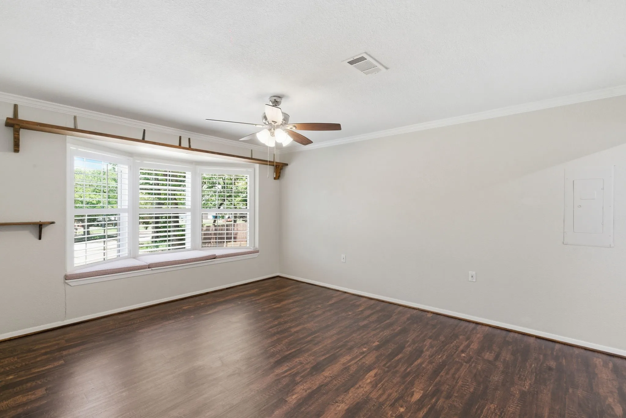 Single Family Residence For Sale in Jack County , 117 Bryan Street, Jacksboro, Texas 76458, 3 Bedroom, 2 Bathroom, Garage spaces, 1,712 Sqft, built in 1975, Price $315,000, mls#21259183, Real Estate Agent in Jacksboro, Homes For Sale in Jack county, Homes For Sale in Jacksboro, Realtor in Jacksboro Texas, Real Estate Brokerage Independent Realty Texas, Luminita Cordes Realtor