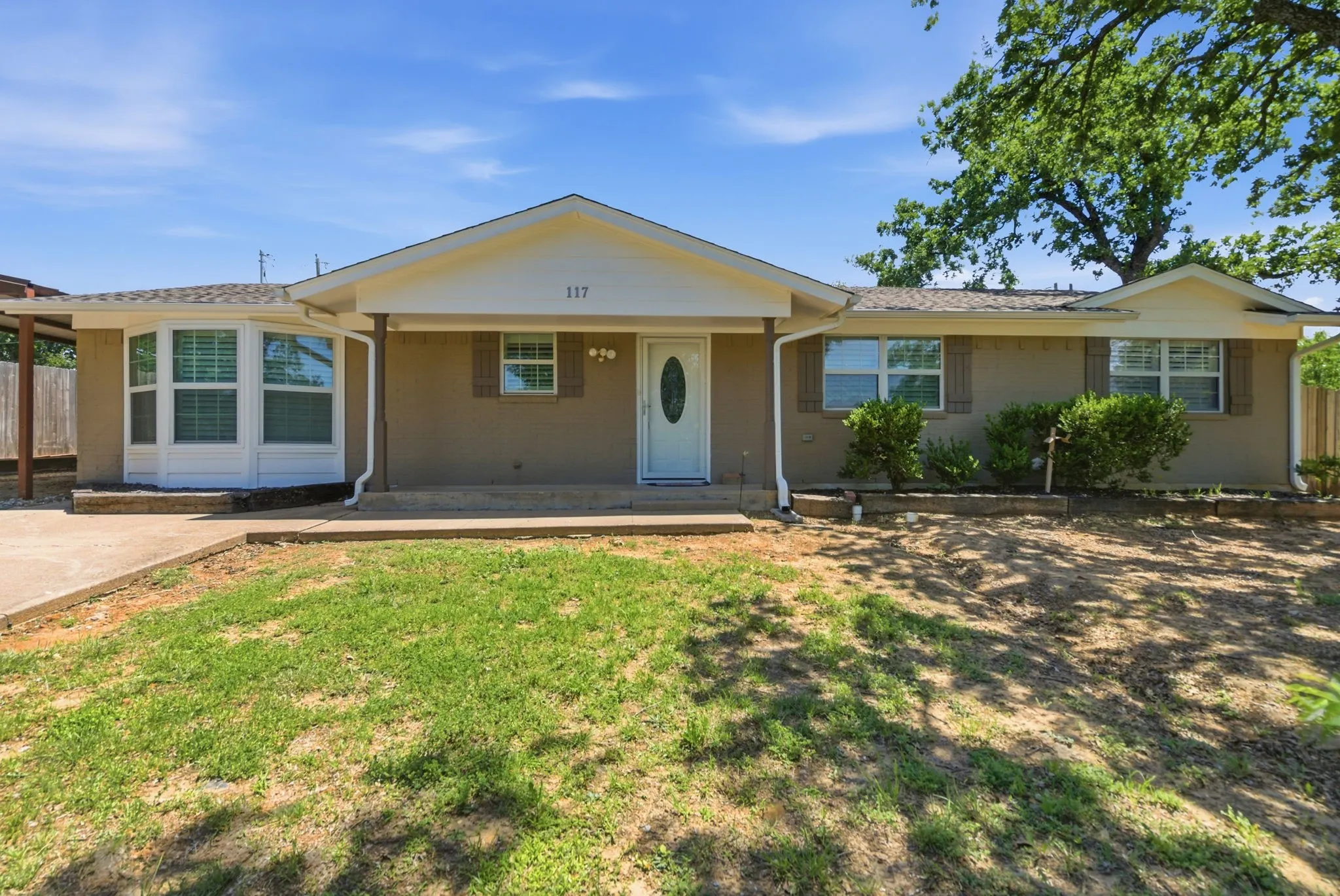 Single Family Residence For Sale in Jack County , 117 Bryan Street, Jacksboro, Texas 76458, 3 Bedroom, 2 Bathroom, Garage spaces, 1,712 Sqft, built in 1975, Price $315,000, mls#21259183, Real Estate Agent in Jacksboro, Homes For Sale in Jack county, Homes For Sale in Jacksboro, Realtor in Jacksboro Texas, Real Estate Brokerage Independent Realty Texas, Luminita Cordes Realtor
