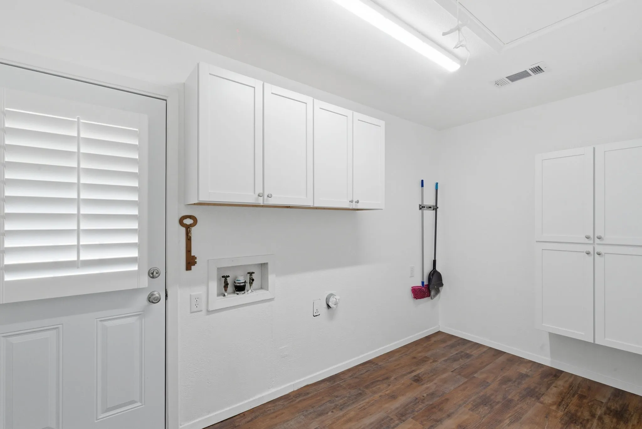 Single Family Residence For Sale in Jack County , 117 Bryan Street, Jacksboro, Texas 76458, 3 Bedroom, 2 Bathroom, Garage spaces, 1,712 Sqft, built in 1975, Price $315,000, mls#21259183, Real Estate Agent in Jacksboro, Homes For Sale in Jack county, Homes For Sale in Jacksboro, Realtor in Jacksboro Texas, Real Estate Brokerage Independent Realty Texas, Luminita Cordes Realtor
