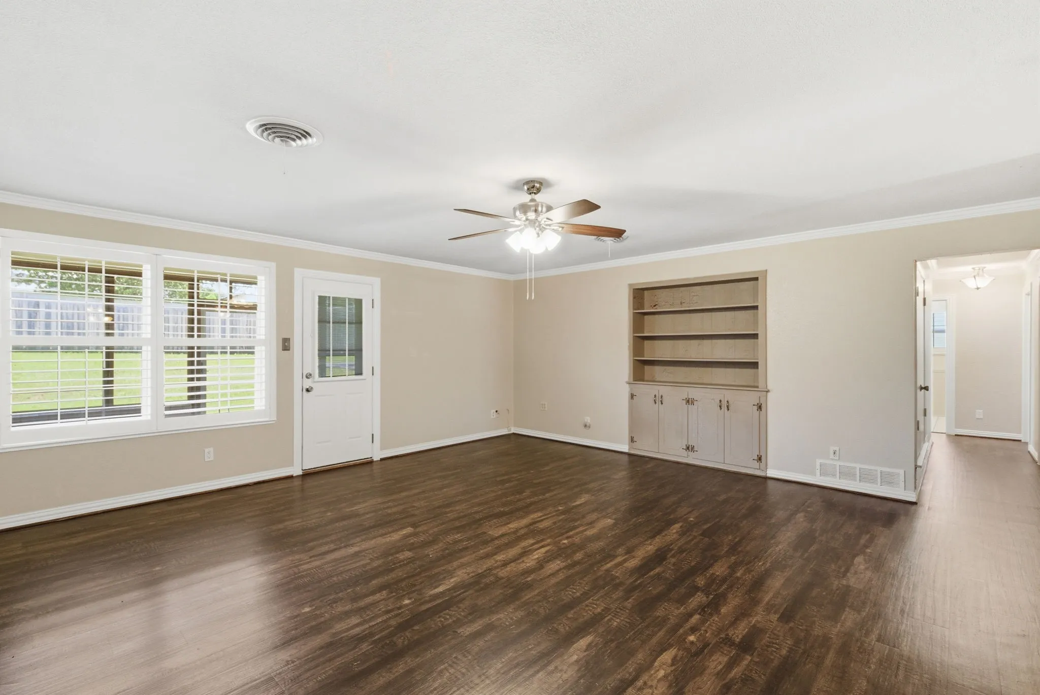 Single Family Residence For Sale in Jack County , 117 Bryan Street, Jacksboro, Texas 76458, 3 Bedroom, 2 Bathroom, Garage spaces, 1,712 Sqft, built in 1975, Price $315,000, mls#21259183, Real Estate Agent in Jacksboro, Homes For Sale in Jack county, Homes For Sale in Jacksboro, Realtor in Jacksboro Texas, Real Estate Brokerage Independent Realty Texas, Luminita Cordes Realtor