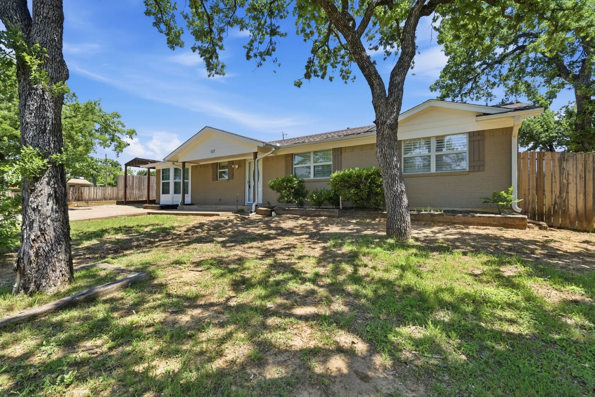 Single Family Residence For Sale in Jack County , 117 Bryan Street, Jacksboro, Texas 76458, 3 Bedroom, 2 Bathroom, Garage spaces, 1,712 Sqft, built in 1975, Price $315,000, mls#21259183, Real Estate Agent in Jacksboro, Homes For Sale in Jack county, Homes For Sale in Jacksboro, Realtor in Jacksboro Texas, Real Estate Brokerage Independent Realty Texas, Luminita Cordes Realtor