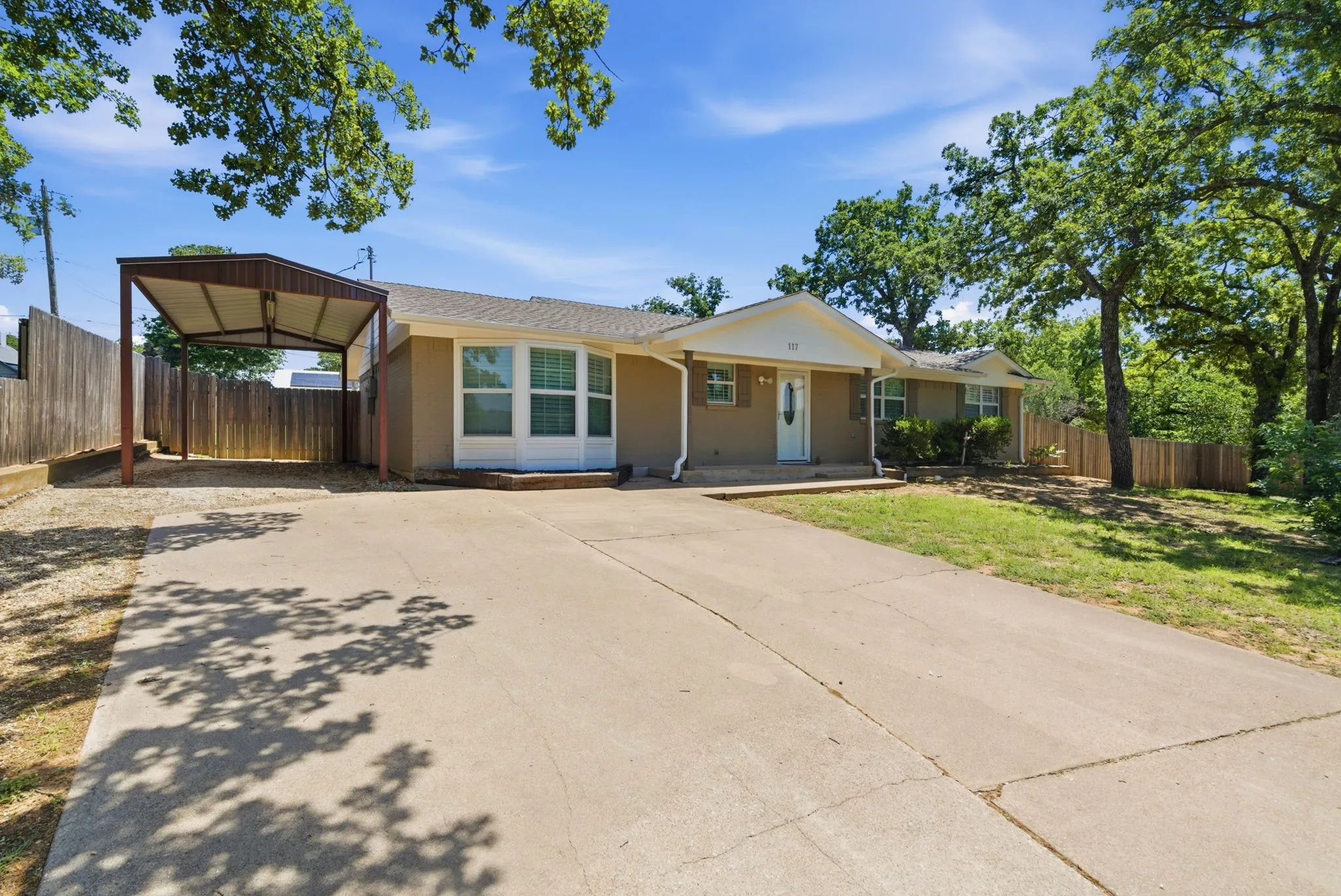 Single Family Residence For Sale in Jack County , 117 Bryan Street, Jacksboro, Texas 76458, 3 Bedroom, 2 Bathroom, Garage spaces, 1,712 Sqft, built in 1975, Price $315,000, mls#21259183, Real Estate Agent in Jacksboro, Homes For Sale in Jack county, Homes For Sale in Jacksboro, Realtor in Jacksboro Texas, Real Estate Brokerage Independent Realty Texas, Luminita Cordes Realtor