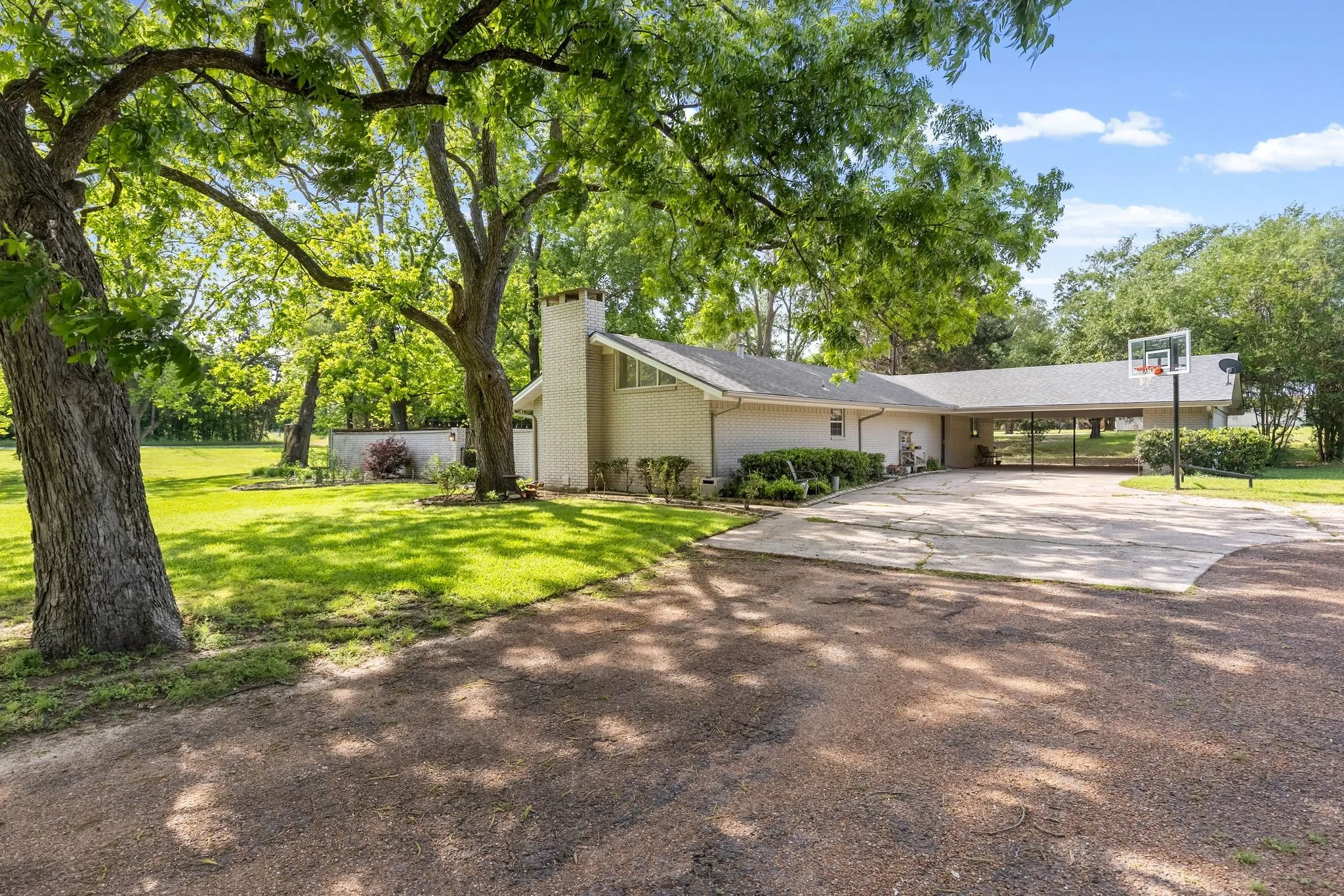 Single Family Residence For Sale in Delta County , 96 SE 12 Street, Cooper, Texas 75432, 3 Bedroom, 2 Bathroom, Garage spaces, 2,534 Sqft, built in 1900, Unknown, mls#21245020, Real Estate Agent in Cooper, Homes For Sale in Delta county, Homes For Sale in Cooper, Realtor in Cooper Texas, Real Estate Brokerage Independent Realty Texas, Luminita Cordes Realtor