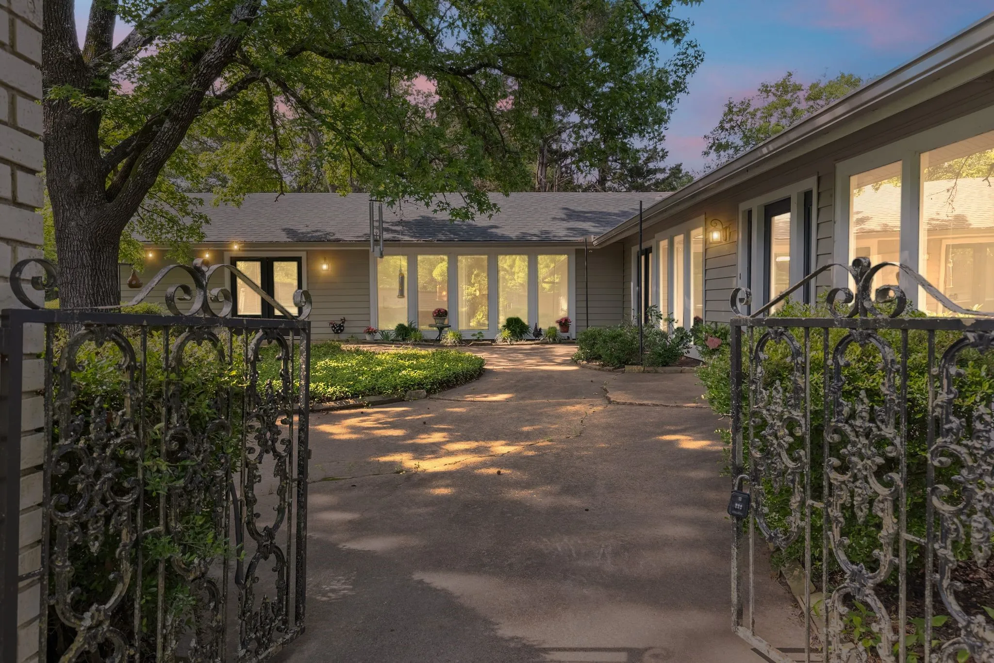 Single Family Residence For Sale in Delta County , 96 SE 12 Street, Cooper, Texas 75432, 3 Bedroom, 2 Bathroom, Garage spaces, 2,534 Sqft, built in 1900, Unknown, mls#21245020, Real Estate Agent in Cooper, Homes For Sale in Delta county, Homes For Sale in Cooper, Realtor in Cooper Texas, Real Estate Brokerage Independent Realty Texas, Luminita Cordes Realtor
