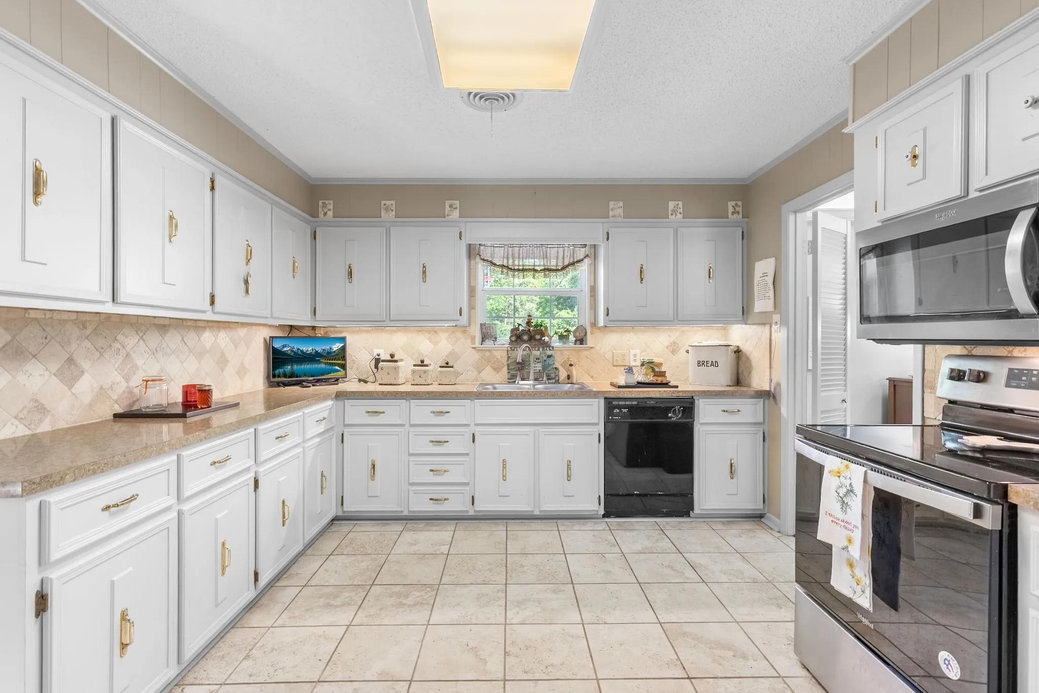 Single Family Residence For Sale in Delta County , 96 SE 12 Street, Cooper, Texas 75432, 3 Bedroom, 2 Bathroom, Garage spaces, 2,534 Sqft, built in 1900, Unknown, mls#21245020, Real Estate Agent in Cooper, Homes For Sale in Delta county, Homes For Sale in Cooper, Realtor in Cooper Texas, Real Estate Brokerage Independent Realty Texas, Luminita Cordes Realtor