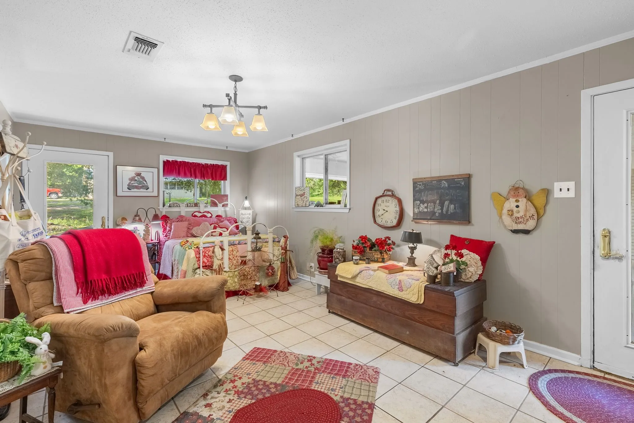 Single Family Residence For Sale in Delta County , 96 SE 12 Street, Cooper, Texas 75432, 3 Bedroom, 2 Bathroom, Garage spaces, 2,534 Sqft, built in 1900, Unknown, mls#21245020, Real Estate Agent in Cooper, Homes For Sale in Delta county, Homes For Sale in Cooper, Realtor in Cooper Texas, Real Estate Brokerage Independent Realty Texas, Luminita Cordes Realtor