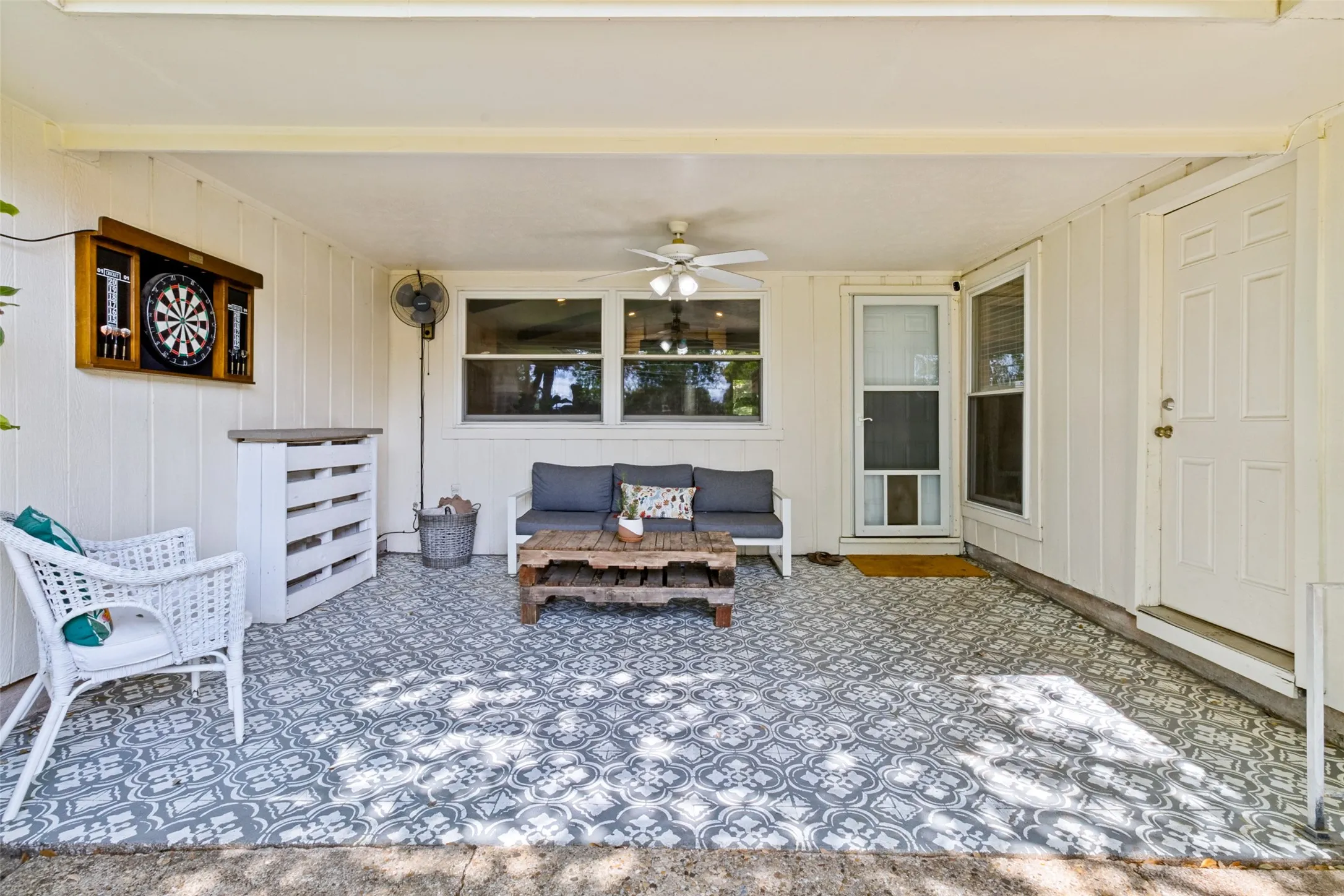 Single Family Residence For Sale in Dallas County , 6922 Allview Lane, Dallas, Texas 75227, 4 Bedroom, 3 Bathroom, 2 Garage spaces, 2,229 Sqft, built in 1973, Preowned, mls#21260021, Real Estate Agent in Dallas, Homes For Sale in Dallas county, Homes For Sale in Dallas, Realtor in Dallas Texas, Real Estate Brokerage Independent Realty Texas, Luminita Cordes Realtor