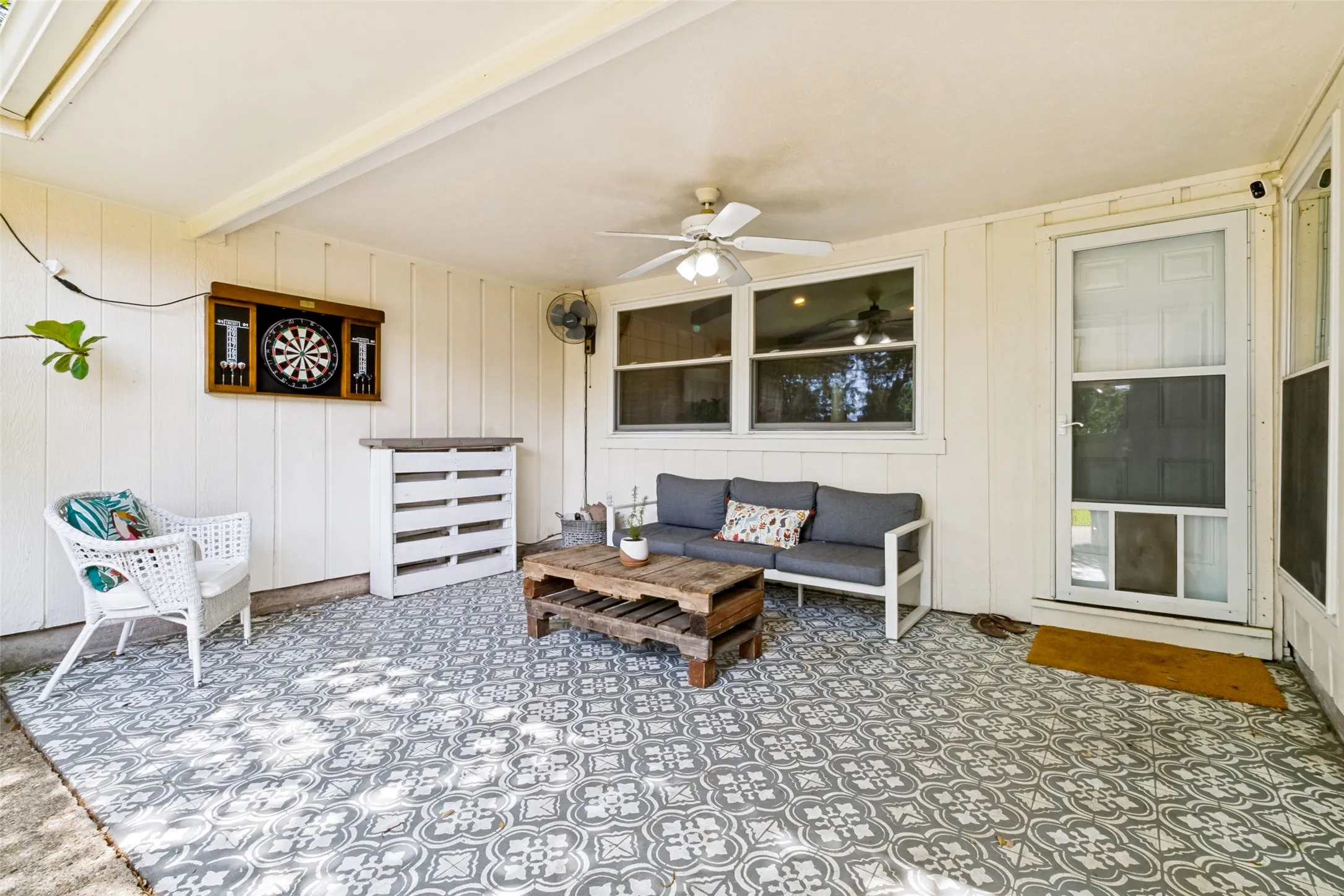 Single Family Residence For Sale in Dallas County , 6922 Allview Lane, Dallas, Texas 75227, 4 Bedroom, 3 Bathroom, 2 Garage spaces, 2,229 Sqft, built in 1973, Preowned, mls#21260021, Real Estate Agent in Dallas, Homes For Sale in Dallas county, Homes For Sale in Dallas, Realtor in Dallas Texas, Real Estate Brokerage Independent Realty Texas, Luminita Cordes Realtor