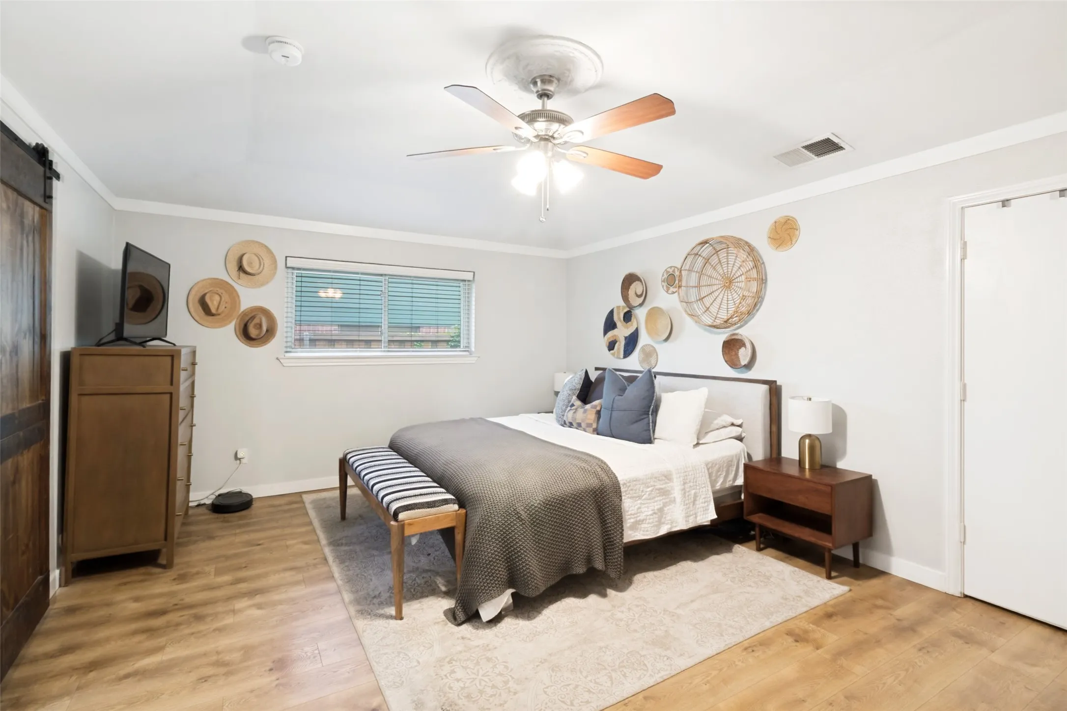 Single Family Residence For Sale in Dallas County , 6922 Allview Lane, Dallas, Texas 75227, 4 Bedroom, 3 Bathroom, 2 Garage spaces, 2,229 Sqft, built in 1973, Preowned, mls#21260021, Real Estate Agent in Dallas, Homes For Sale in Dallas county, Homes For Sale in Dallas, Realtor in Dallas Texas, Real Estate Brokerage Independent Realty Texas, Luminita Cordes Realtor