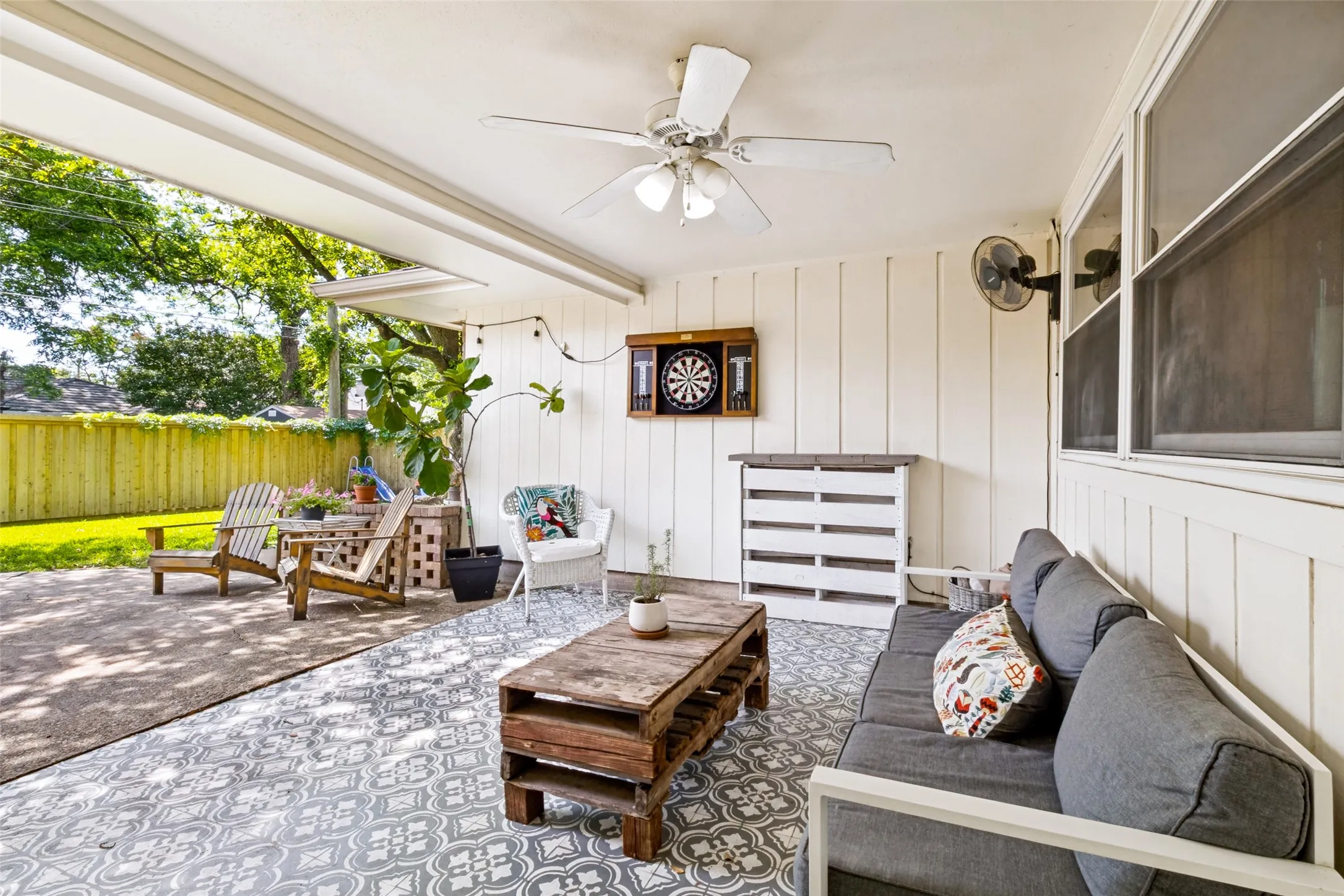 Single Family Residence For Sale in Dallas County , 6922 Allview Lane, Dallas, Texas 75227, 4 Bedroom, 3 Bathroom, 2 Garage spaces, 2,229 Sqft, built in 1973, Preowned, mls#21260021, Real Estate Agent in Dallas, Homes For Sale in Dallas county, Homes For Sale in Dallas, Realtor in Dallas Texas, Real Estate Brokerage Independent Realty Texas, Luminita Cordes Realtor