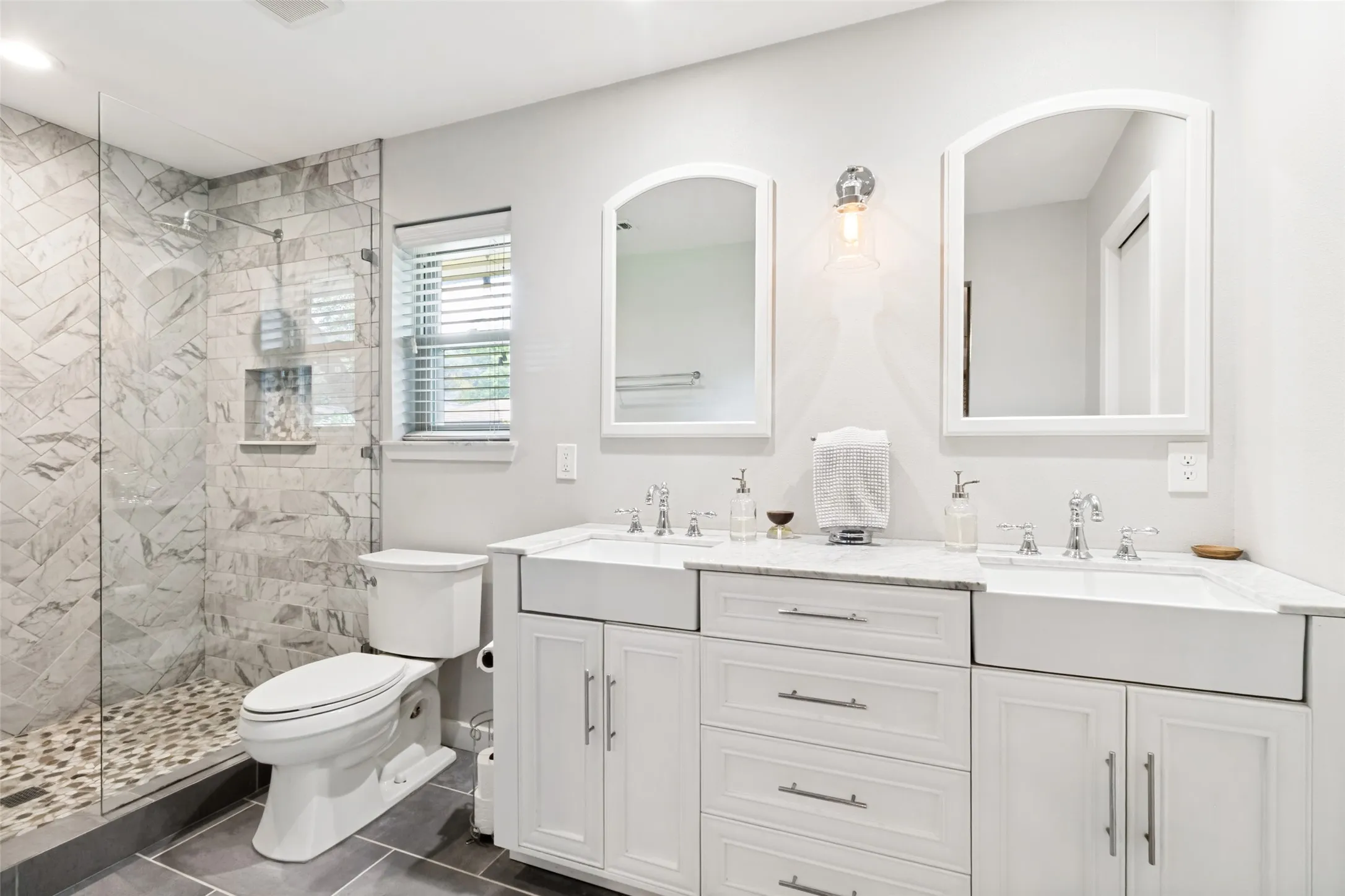 Single Family Residence For Sale in Dallas County , 6922 Allview Lane, Dallas, Texas 75227, 4 Bedroom, 3 Bathroom, 2 Garage spaces, 2,229 Sqft, built in 1973, Preowned, mls#21260021, Real Estate Agent in Dallas, Homes For Sale in Dallas county, Homes For Sale in Dallas, Realtor in Dallas Texas, Real Estate Brokerage Independent Realty Texas, Luminita Cordes Realtor
