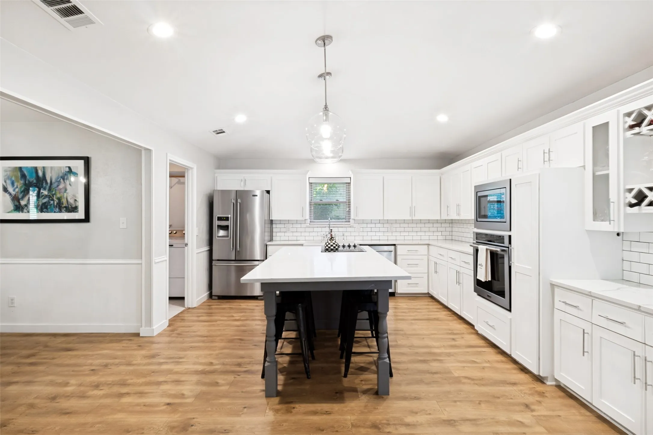 Single Family Residence For Sale in Dallas County , 6922 Allview Lane, Dallas, Texas 75227, 4 Bedroom, 3 Bathroom, 2 Garage spaces, 2,229 Sqft, built in 1973, Preowned, mls#21260021, Real Estate Agent in Dallas, Homes For Sale in Dallas county, Homes For Sale in Dallas, Realtor in Dallas Texas, Real Estate Brokerage Independent Realty Texas, Luminita Cordes Realtor