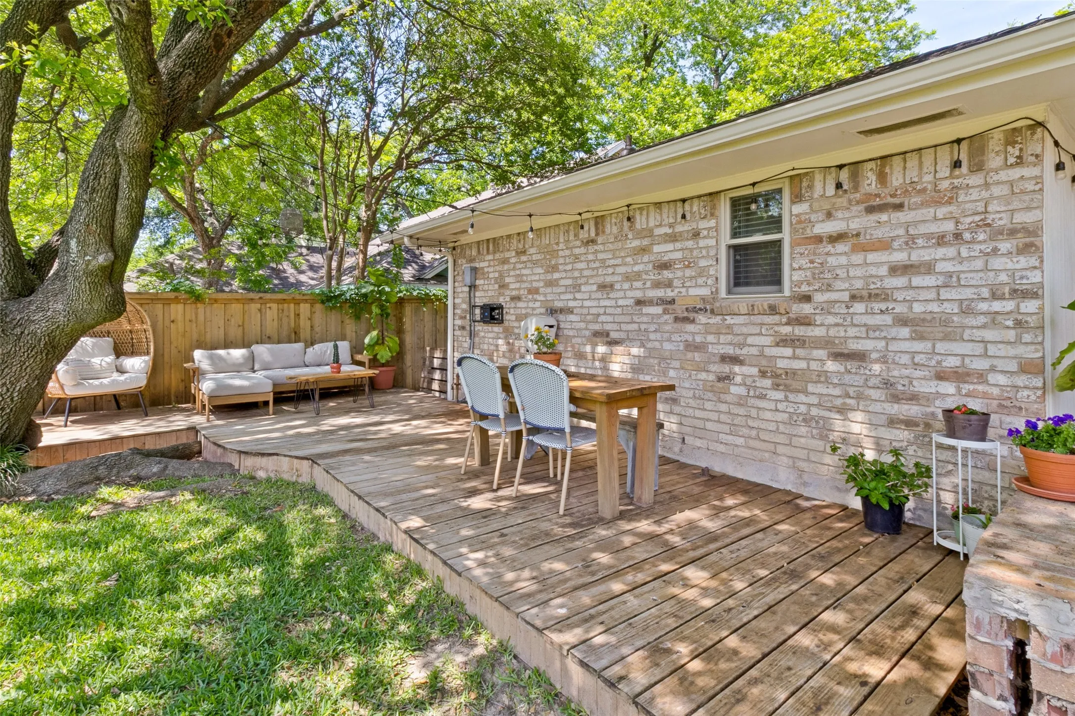 Single Family Residence For Sale in Dallas County , 6922 Allview Lane, Dallas, Texas 75227, 4 Bedroom, 3 Bathroom, 2 Garage spaces, 2,229 Sqft, built in 1973, Preowned, mls#21260021, Real Estate Agent in Dallas, Homes For Sale in Dallas county, Homes For Sale in Dallas, Realtor in Dallas Texas, Real Estate Brokerage Independent Realty Texas, Luminita Cordes Realtor