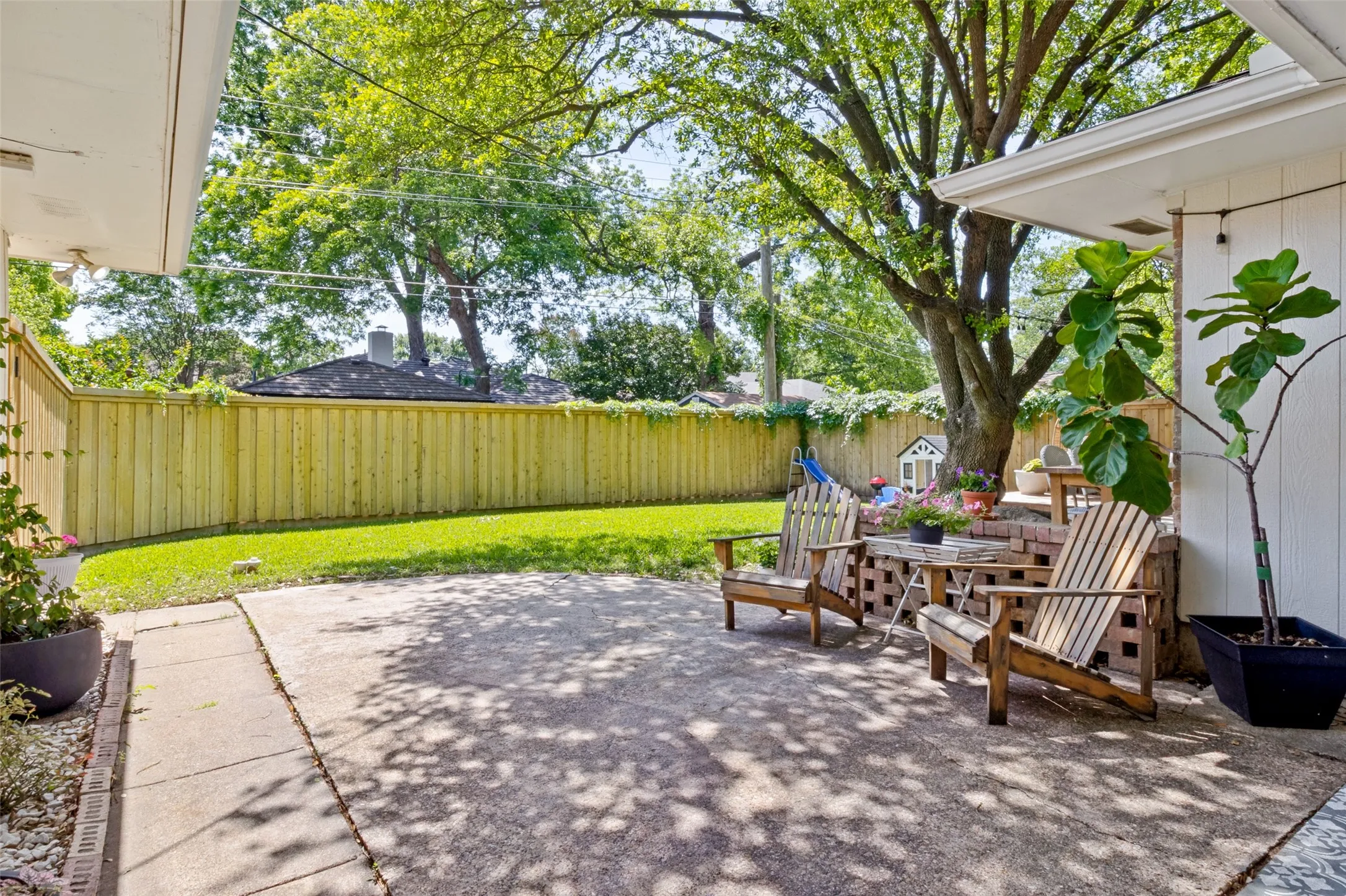 Single Family Residence For Sale in Dallas County , 6922 Allview Lane, Dallas, Texas 75227, 4 Bedroom, 3 Bathroom, 2 Garage spaces, 2,229 Sqft, built in 1973, Preowned, mls#21260021, Real Estate Agent in Dallas, Homes For Sale in Dallas county, Homes For Sale in Dallas, Realtor in Dallas Texas, Real Estate Brokerage Independent Realty Texas, Luminita Cordes Realtor