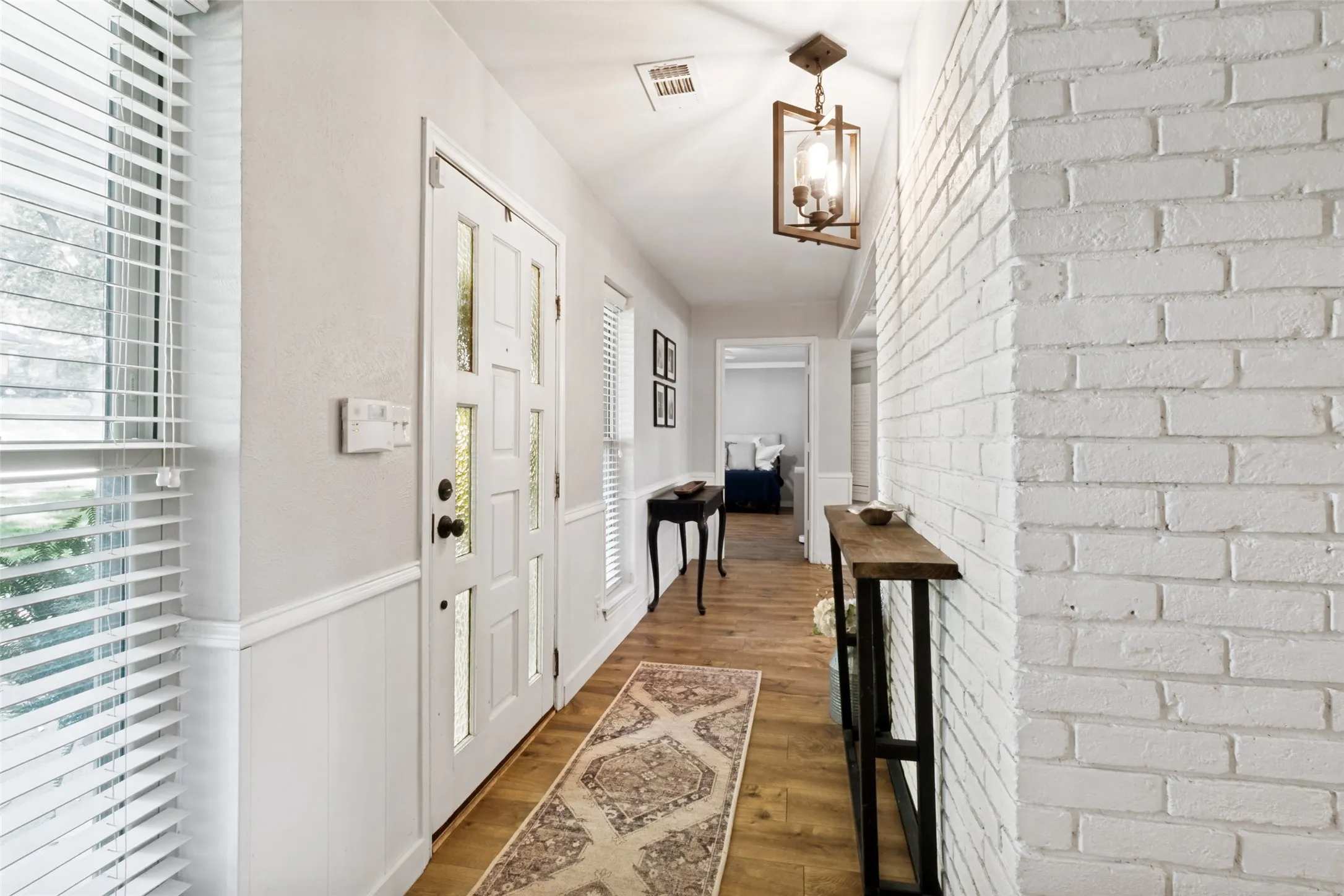 Single Family Residence For Sale in Dallas County , 6922 Allview Lane, Dallas, Texas 75227, 4 Bedroom, 3 Bathroom, 2 Garage spaces, 2,229 Sqft, built in 1973, Preowned, mls#21260021, Real Estate Agent in Dallas, Homes For Sale in Dallas county, Homes For Sale in Dallas, Realtor in Dallas Texas, Real Estate Brokerage Independent Realty Texas, Luminita Cordes Realtor