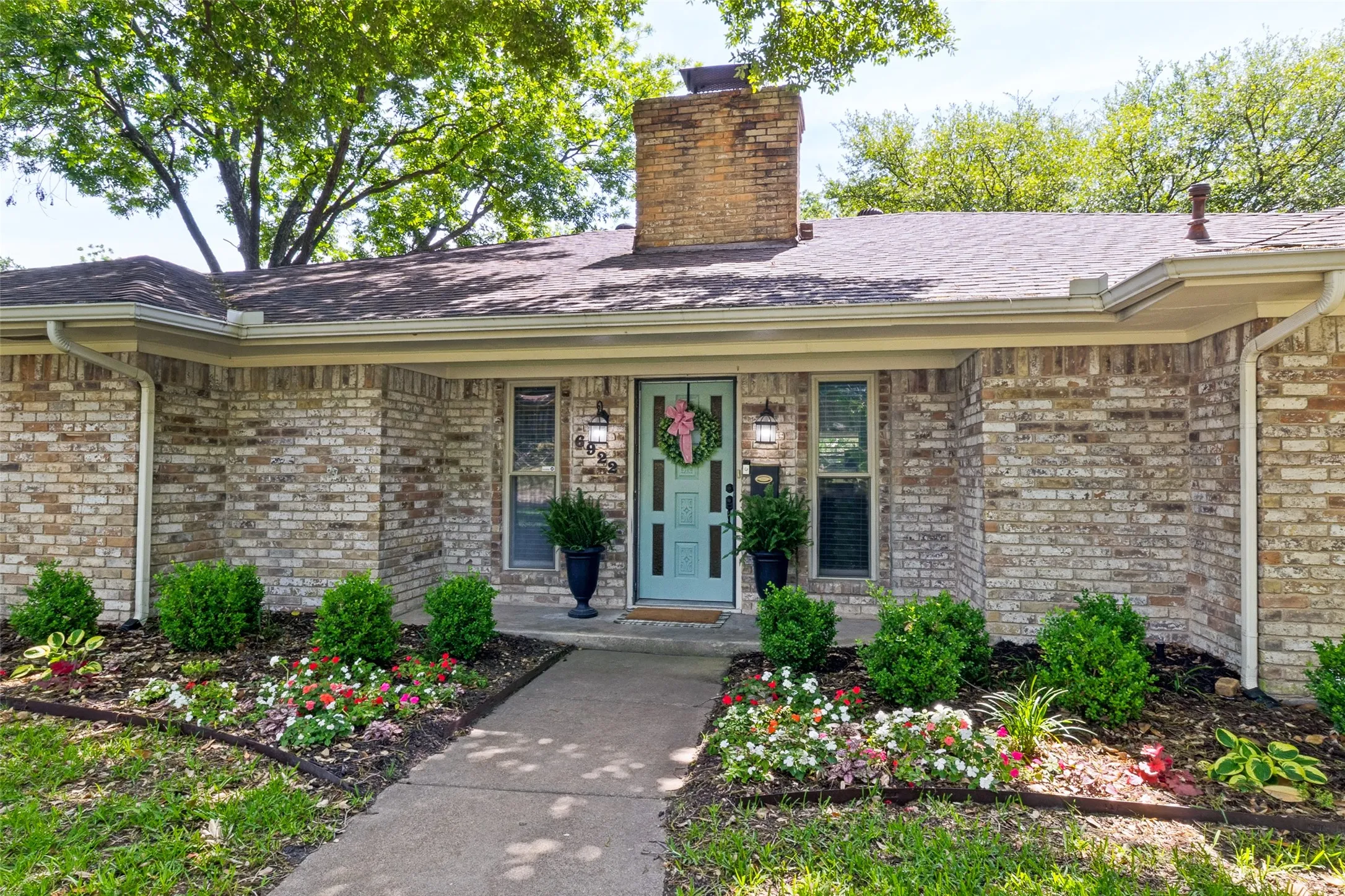 Single Family Residence For Sale in Dallas County , 6922 Allview Lane, Dallas, Texas 75227, 4 Bedroom, 3 Bathroom, 2 Garage spaces, 2,229 Sqft, built in 1973, Preowned, mls#21260021, Real Estate Agent in Dallas, Homes For Sale in Dallas county, Homes For Sale in Dallas, Realtor in Dallas Texas, Real Estate Brokerage Independent Realty Texas, Luminita Cordes Realtor