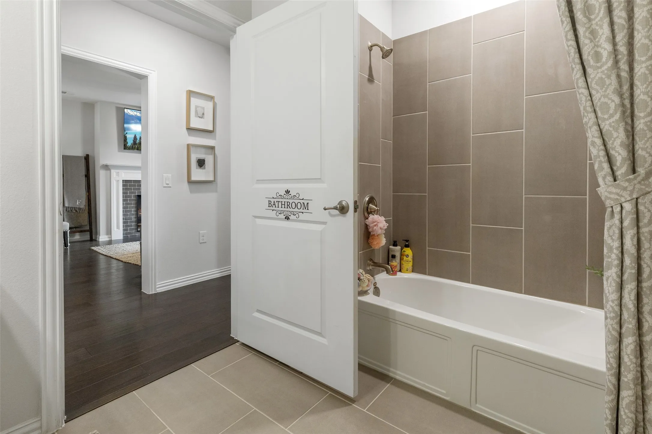 Condominium For Sale in Collin County , 651 N Watters Road 7204, Allen, Texas 75013, 2 Bedroom, 2 Bathroom, 1 Garage spaces, 1,709 Sqft, built in 2024, Preowned, mls#21257349, Real Estate Agent in Allen, Homes For Sale in Collin county, Homes For Sale in Allen, Realtor in Allen Texas, Real Estate Brokerage Independent Realty Texas, Luminita Cordes Realtor