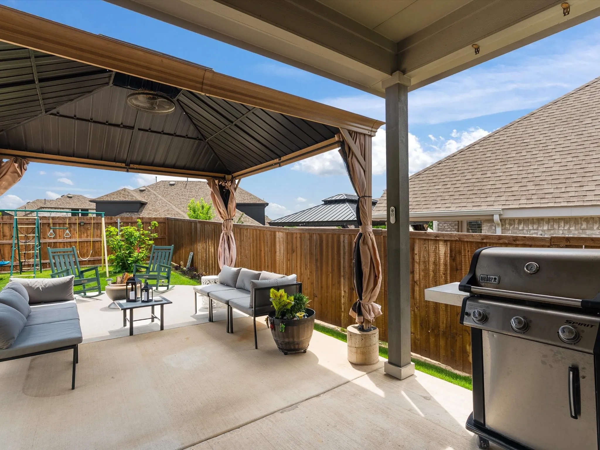 Single Family Residence For Sale in Grayson County , 518 N Eagle Point Road, Van Alstyne, Texas 75495, 4 Bedroom, 4 Bathroom, 2 Garage spaces, 3,014 Sqft, built in 2021, mls#21259804, Real Estate Agent in Van Alstyne, Homes For Sale in Grayson county, Homes For Sale in Van Alstyne, Realtor in Van Alstyne Texas, Real Estate Brokerage Independent Realty Texas, Luminita Cordes Realtor