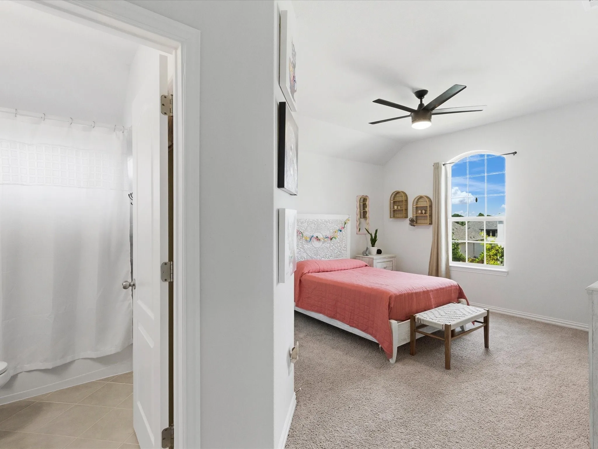 Single Family Residence For Sale in Grayson County , 518 N Eagle Point Road, Van Alstyne, Texas 75495, 4 Bedroom, 4 Bathroom, 2 Garage spaces, 3,014 Sqft, built in 2021, mls#21259804, Real Estate Agent in Van Alstyne, Homes For Sale in Grayson county, Homes For Sale in Van Alstyne, Realtor in Van Alstyne Texas, Real Estate Brokerage Independent Realty Texas, Luminita Cordes Realtor