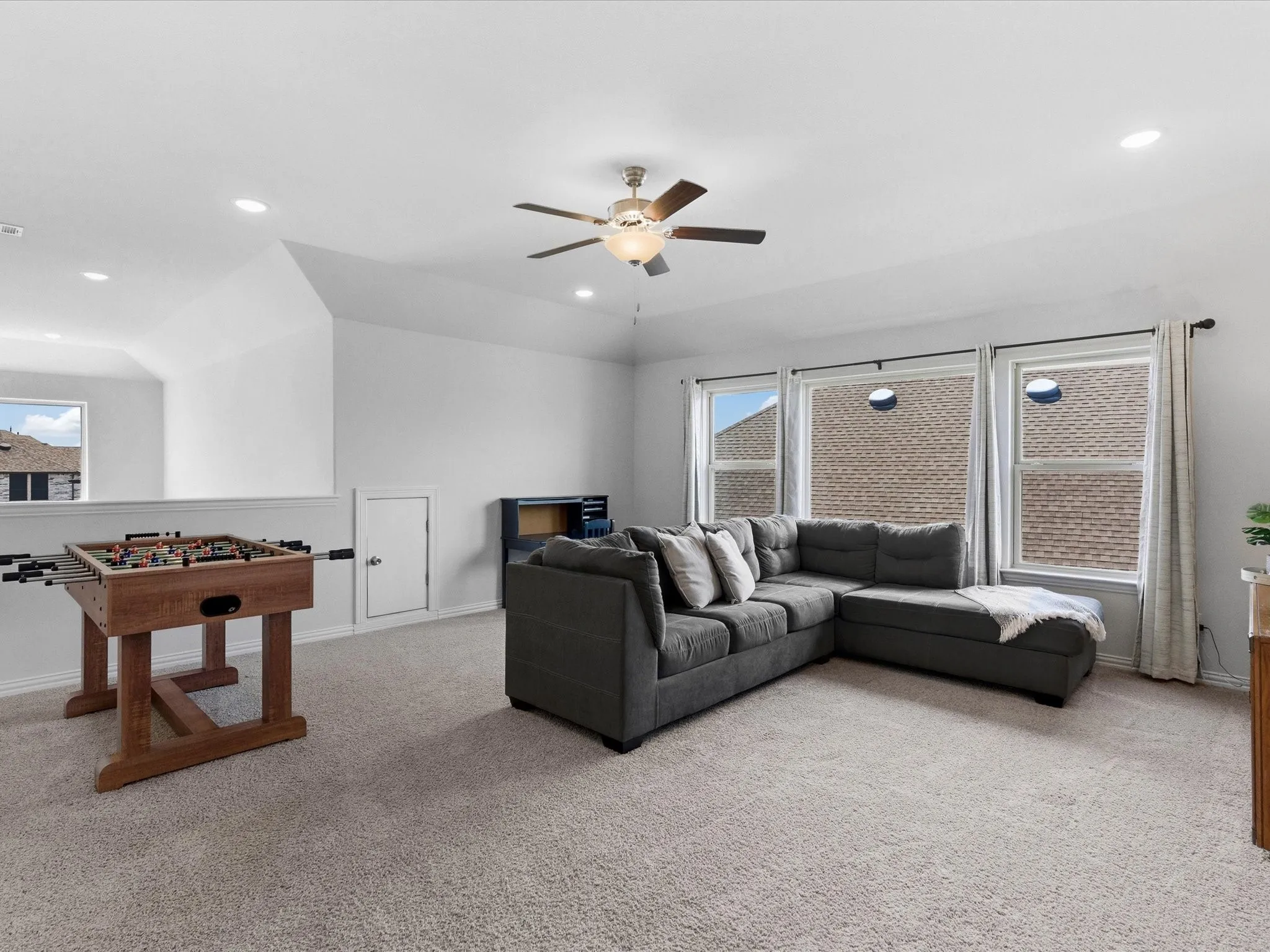 Single Family Residence For Sale in Grayson County , 518 N Eagle Point Road, Van Alstyne, Texas 75495, 4 Bedroom, 4 Bathroom, 2 Garage spaces, 3,014 Sqft, built in 2021, mls#21259804, Real Estate Agent in Van Alstyne, Homes For Sale in Grayson county, Homes For Sale in Van Alstyne, Realtor in Van Alstyne Texas, Real Estate Brokerage Independent Realty Texas, Luminita Cordes Realtor