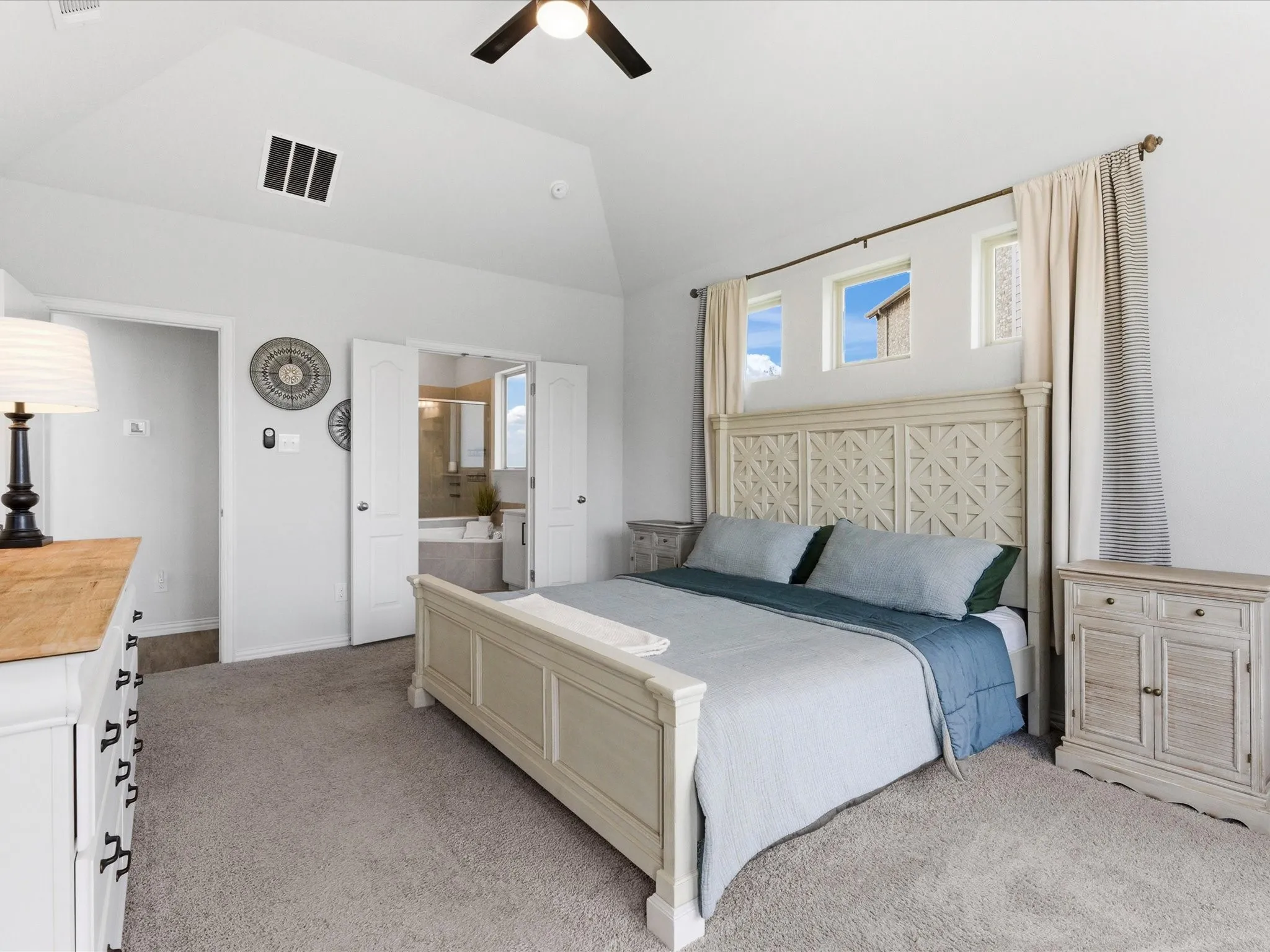 Single Family Residence For Sale in Grayson County , 518 N Eagle Point Road, Van Alstyne, Texas 75495, 4 Bedroom, 4 Bathroom, 2 Garage spaces, 3,014 Sqft, built in 2021, mls#21259804, Real Estate Agent in Van Alstyne, Homes For Sale in Grayson county, Homes For Sale in Van Alstyne, Realtor in Van Alstyne Texas, Real Estate Brokerage Independent Realty Texas, Luminita Cordes Realtor