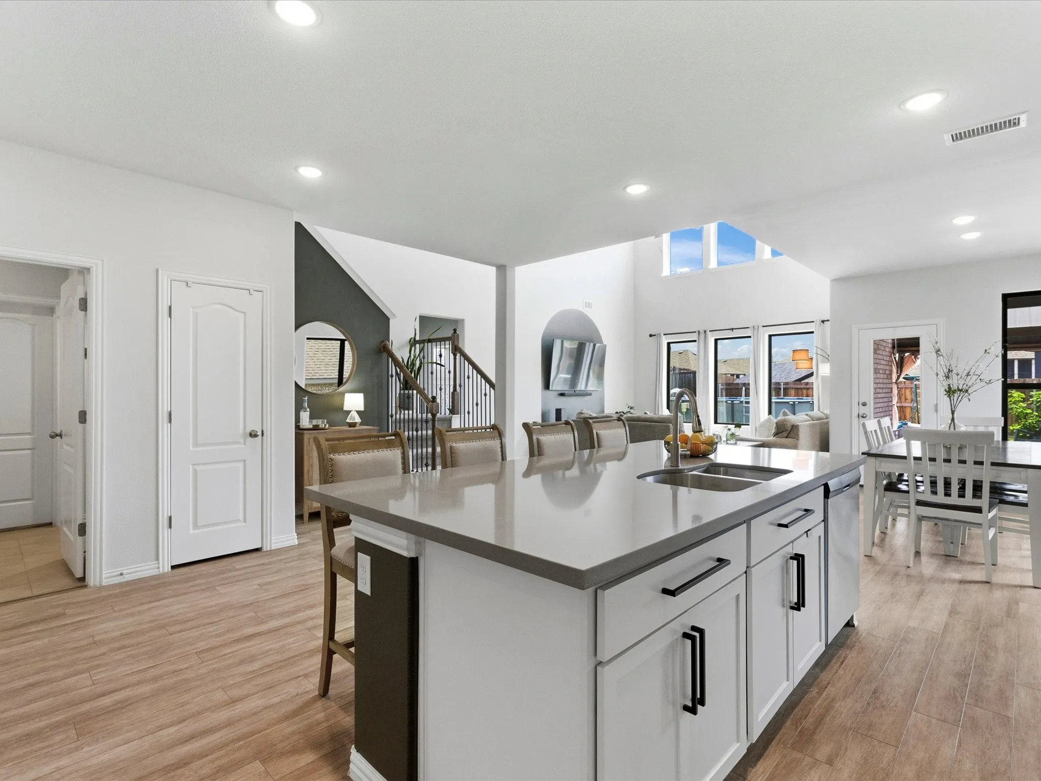 Single Family Residence For Sale in Grayson County , 518 N Eagle Point Road, Van Alstyne, Texas 75495, 4 Bedroom, 4 Bathroom, 2 Garage spaces, 3,014 Sqft, built in 2021, mls#21259804, Real Estate Agent in Van Alstyne, Homes For Sale in Grayson county, Homes For Sale in Van Alstyne, Realtor in Van Alstyne Texas, Real Estate Brokerage Independent Realty Texas, Luminita Cordes Realtor