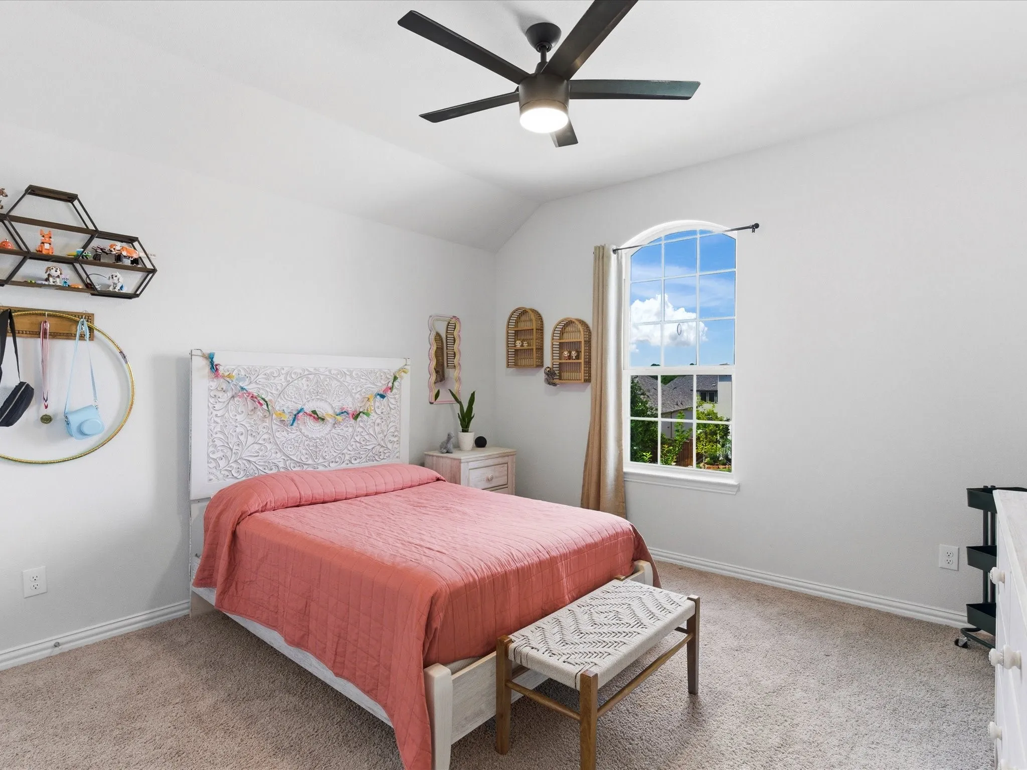 Single Family Residence For Sale in Grayson County , 518 N Eagle Point Road, Van Alstyne, Texas 75495, 4 Bedroom, 4 Bathroom, 2 Garage spaces, 3,014 Sqft, built in 2021, mls#21259804, Real Estate Agent in Van Alstyne, Homes For Sale in Grayson county, Homes For Sale in Van Alstyne, Realtor in Van Alstyne Texas, Real Estate Brokerage Independent Realty Texas, Luminita Cordes Realtor