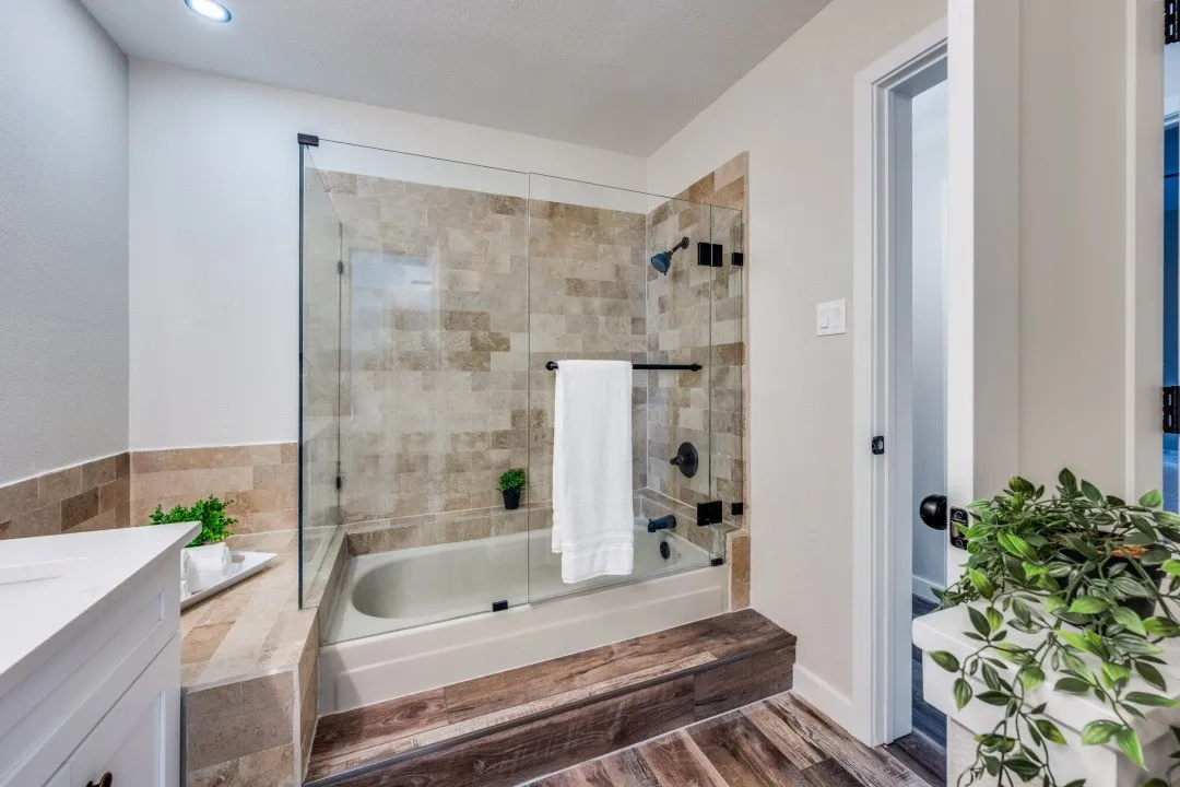 Condominium For Rent in Tarrant County , 2100 Rainbow Drive 4111, Arlington, Texas 76011, 2 Bedrooms, 1 Bathroom, Garage spaces, 963 Sqft, built in 1983, Price $1,600, mls#21260402, Real Estate Agent in Arlington, Homes For Rent in Tarrant county, Homes For Rent in Arlington, Realtor in Arlington Texas, Real Estate Brokerage Independent Realty Texas, Luminita Cordes Realtor