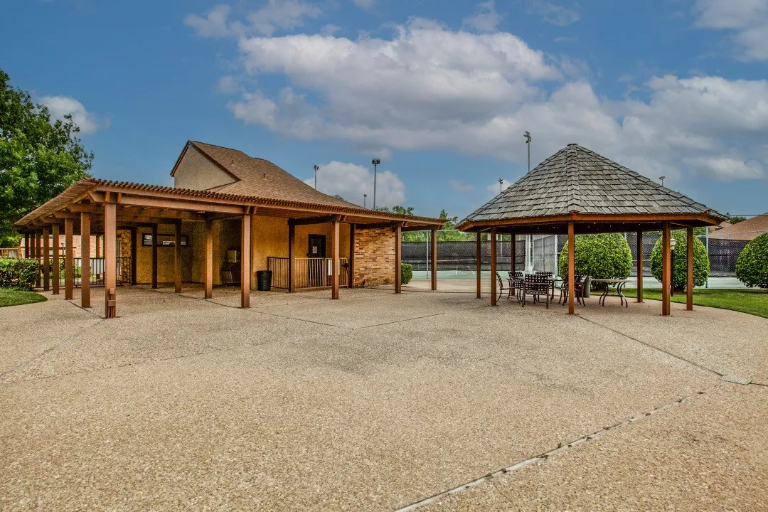 Condominium For Rent in Tarrant County , 2100 Rainbow Drive 4111, Arlington, Texas 76011, 2 Bedrooms, 1 Bathroom, Garage spaces, 963 Sqft, built in 1983, Price $1,600, mls#21260402, Real Estate Agent in Arlington, Homes For Rent in Tarrant county, Homes For Rent in Arlington, Realtor in Arlington Texas, Real Estate Brokerage Independent Realty Texas, Luminita Cordes Realtor