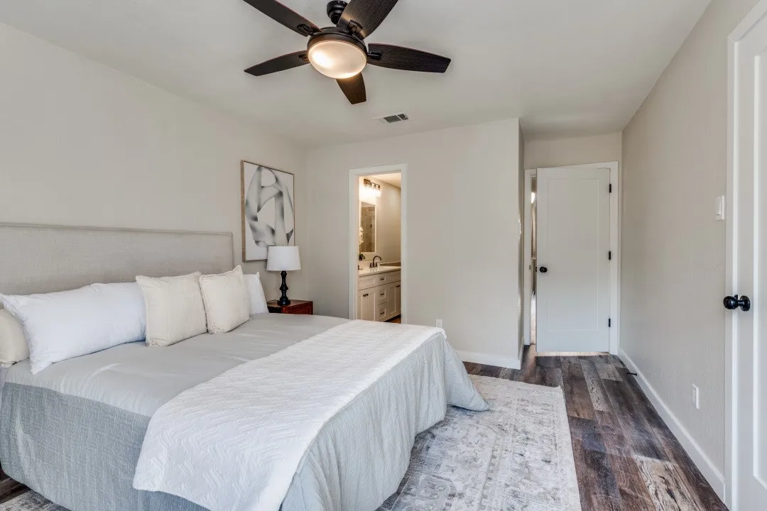 Condominium For Rent in Tarrant County , 2100 Rainbow Drive 4111, Arlington, Texas 76011, 2 Bedrooms, 1 Bathroom, Garage spaces, 963 Sqft, built in 1983, Price $1,600, mls#21260402, Real Estate Agent in Arlington, Homes For Rent in Tarrant county, Homes For Rent in Arlington, Realtor in Arlington Texas, Real Estate Brokerage Independent Realty Texas, Luminita Cordes Realtor