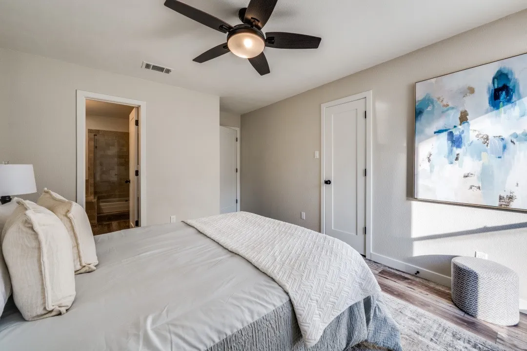 Condominium For Rent in Tarrant County , 2100 Rainbow Drive 4111, Arlington, Texas 76011, 2 Bedrooms, 1 Bathroom, Garage spaces, 963 Sqft, built in 1983, Price $1,600, mls#21260402, Real Estate Agent in Arlington, Homes For Rent in Tarrant county, Homes For Rent in Arlington, Realtor in Arlington Texas, Real Estate Brokerage Independent Realty Texas, Luminita Cordes Realtor