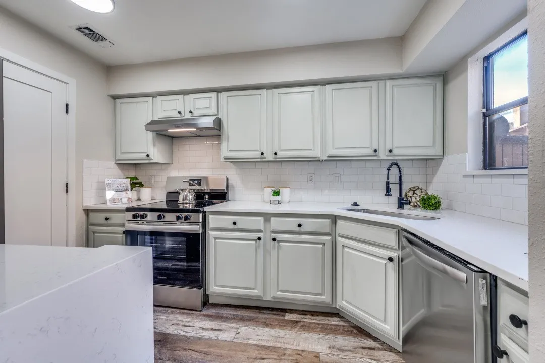Condominium For Rent in Tarrant County , 2100 Rainbow Drive 4111, Arlington, Texas 76011, 2 Bedrooms, 1 Bathroom, Garage spaces, 963 Sqft, built in 1983, Price $1,600, mls#21260402, Real Estate Agent in Arlington, Homes For Rent in Tarrant county, Homes For Rent in Arlington, Realtor in Arlington Texas, Real Estate Brokerage Independent Realty Texas, Luminita Cordes Realtor