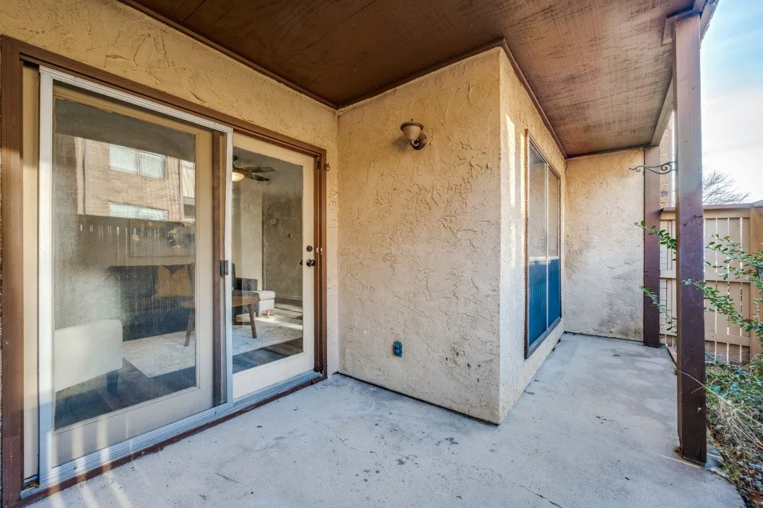 Condominium For Rent in Tarrant County , 2100 Rainbow Drive 4111, Arlington, Texas 76011, 2 Bedrooms, 1 Bathroom, Garage spaces, 963 Sqft, built in 1983, Price $1,600, mls#21260402, Real Estate Agent in Arlington, Homes For Rent in Tarrant county, Homes For Rent in Arlington, Realtor in Arlington Texas, Real Estate Brokerage Independent Realty Texas, Luminita Cordes Realtor