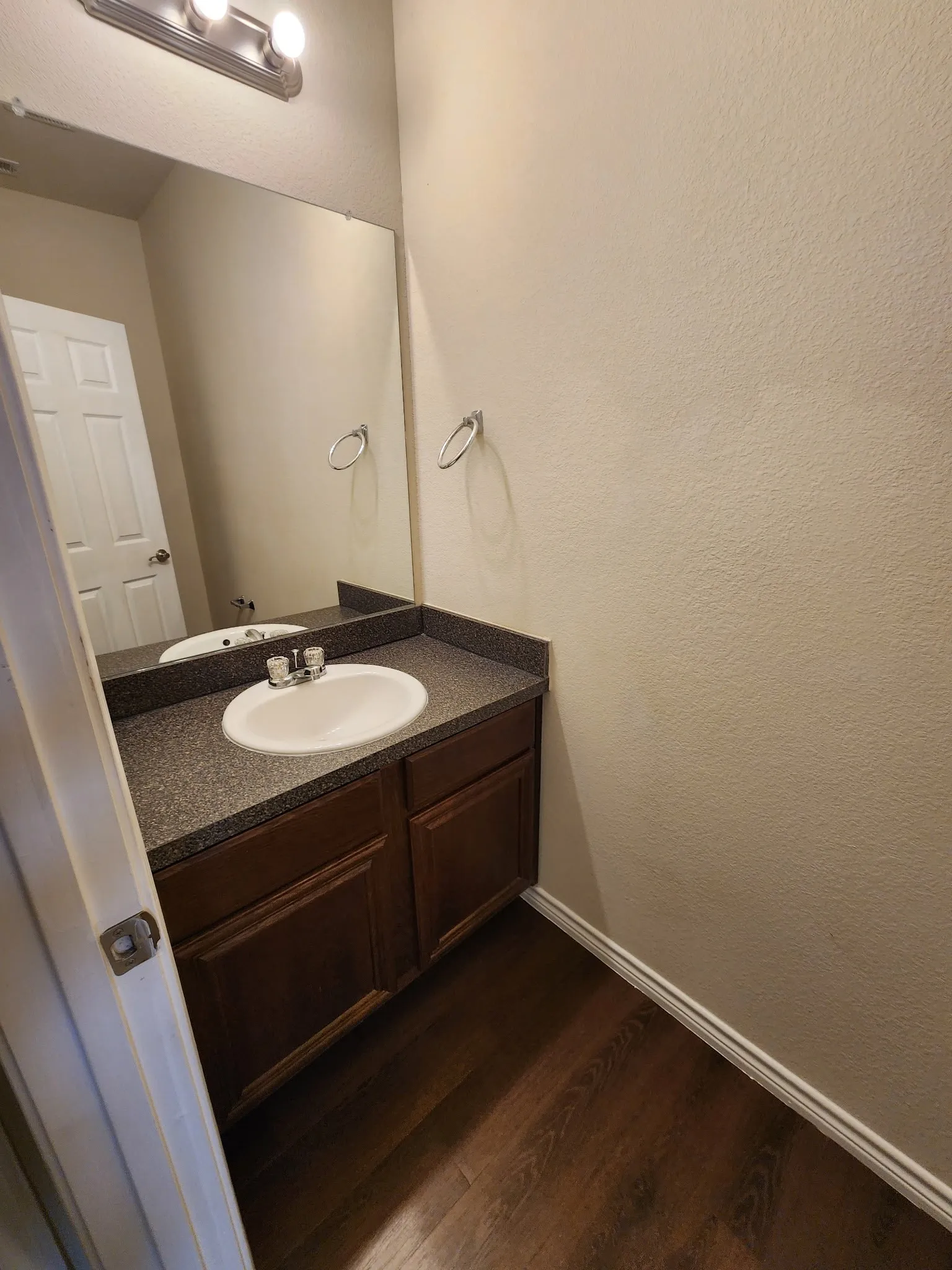 Townhouse For Rent in Denton County , 5516 Del Rey Drive, Denton, Texas 76208, 3 Bedroom, 3 Bathroom, 2 Garage spaces, 1,542 Sqft, built in 2014, mls#21260483, Real Estate Agent in Denton, Homes For Rent in Denton county, Homes For Rent in Denton, Realtor in Denton Texas, Real Estate Brokerage Independent Realty Texas, Luminita Cordes Realtor