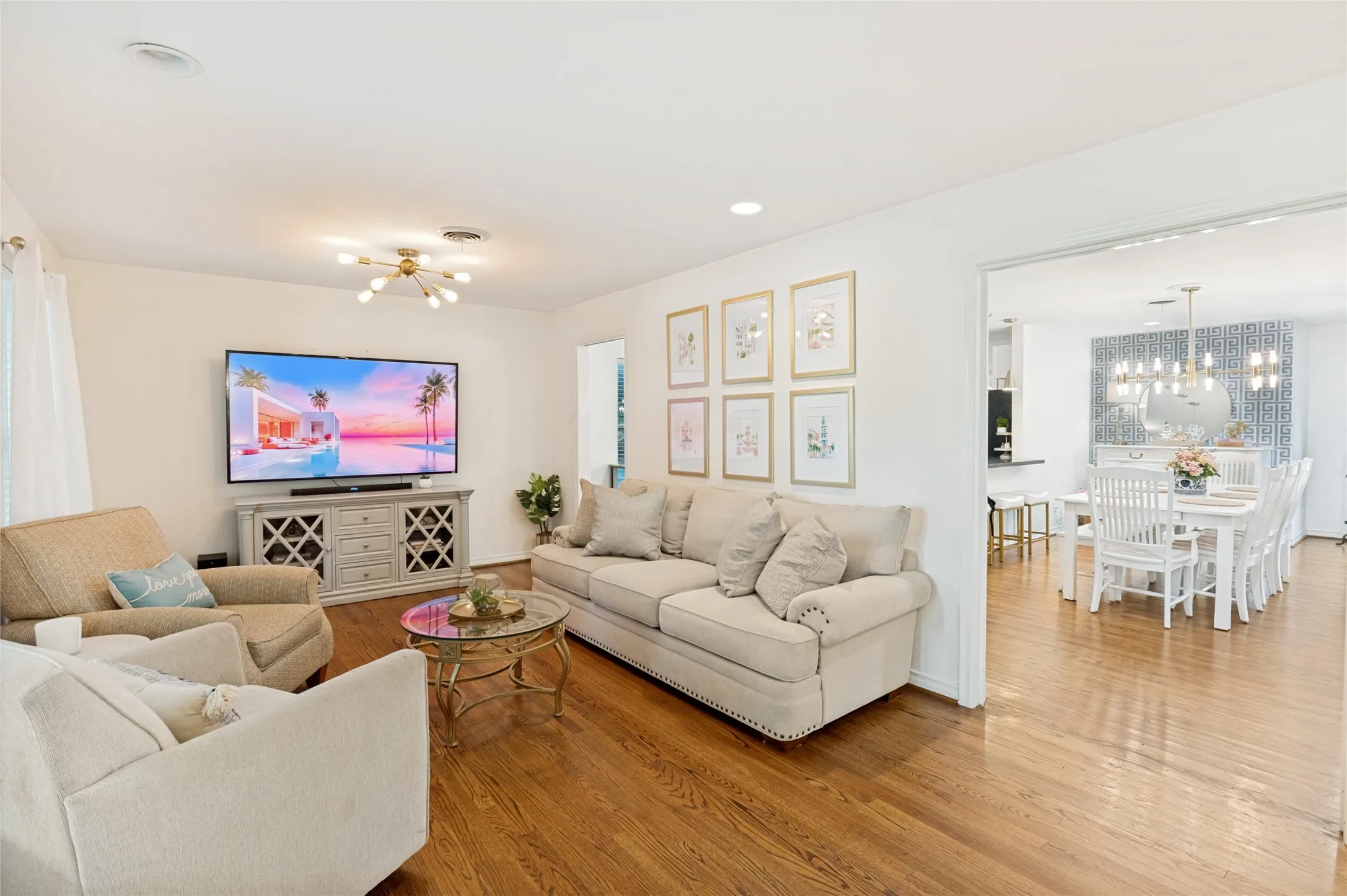 Single Family Residence For Sale in Dallas County , 9020 Westbriar Drive, Dallas, Texas 75228, 3 Bedroom, 2 Bathroom, 2 Garage spaces, 1,688 Sqft, built in 1960, Preowned, mls#21259894, Real Estate Agent in Dallas, Homes For Sale in Dallas county, Homes For Sale in Dallas, Realtor in Dallas Texas, Real Estate Brokerage Independent Realty Texas, Luminita Cordes Realtor