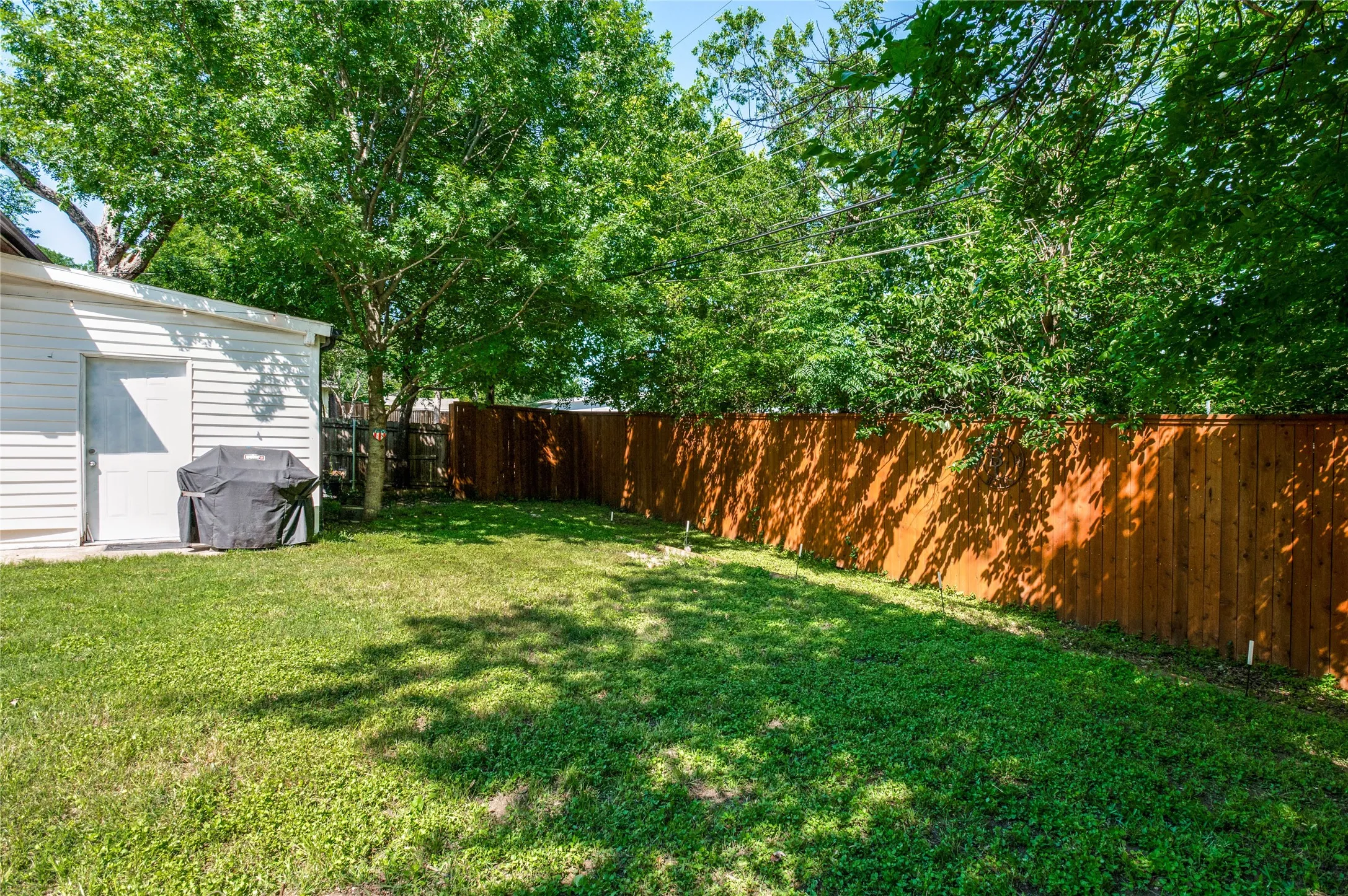Single Family Residence For Sale in Dallas County , 9020 Westbriar Drive, Dallas, Texas 75228, 3 Bedroom, 2 Bathroom, 2 Garage spaces, 1,688 Sqft, built in 1960, Preowned, mls#21259894, Real Estate Agent in Dallas, Homes For Sale in Dallas county, Homes For Sale in Dallas, Realtor in Dallas Texas, Real Estate Brokerage Independent Realty Texas, Luminita Cordes Realtor