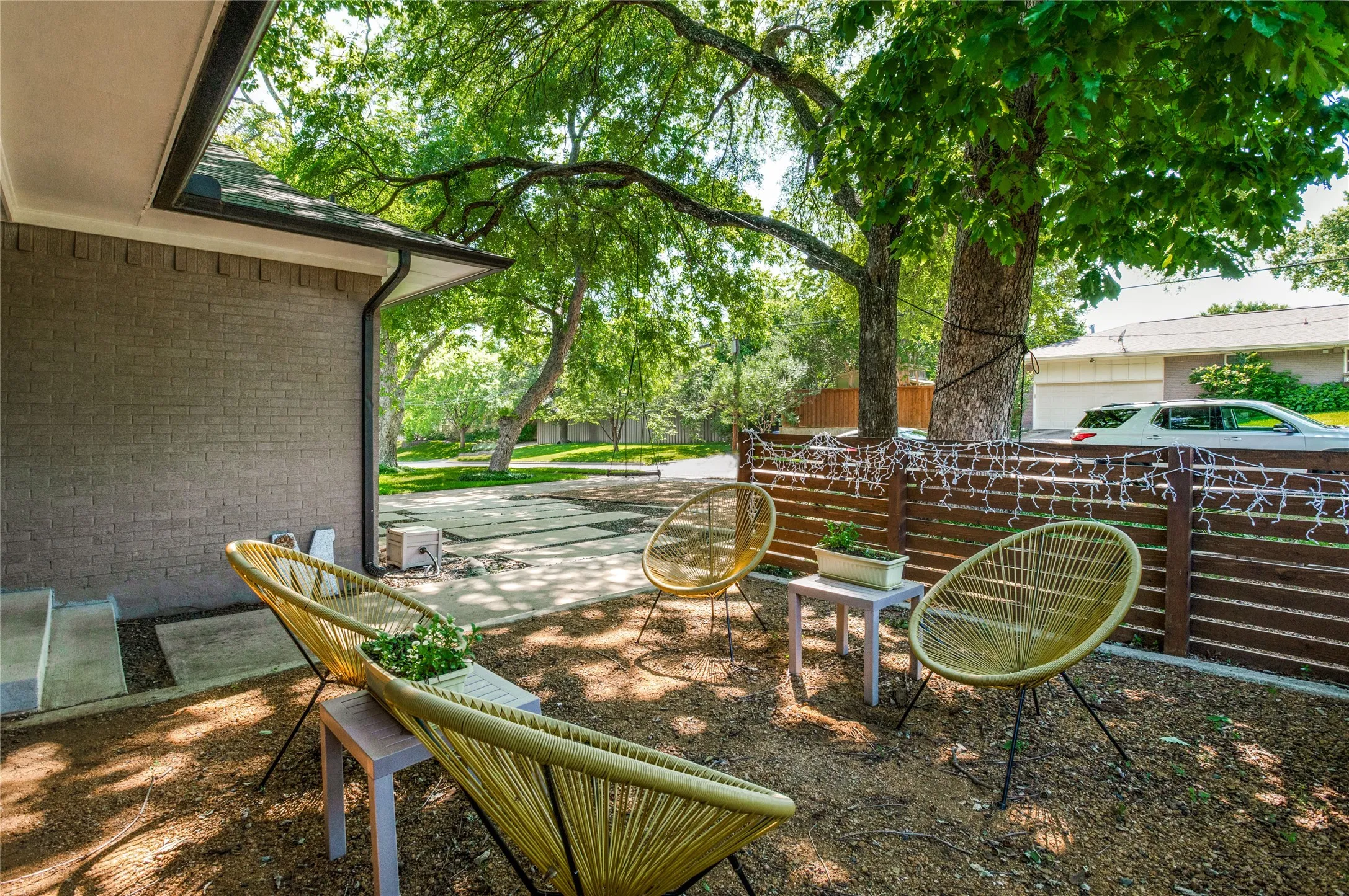 Single Family Residence For Sale in Dallas County , 9020 Westbriar Drive, Dallas, Texas 75228, 3 Bedroom, 2 Bathroom, 2 Garage spaces, 1,688 Sqft, built in 1960, Preowned, mls#21259894, Real Estate Agent in Dallas, Homes For Sale in Dallas county, Homes For Sale in Dallas, Realtor in Dallas Texas, Real Estate Brokerage Independent Realty Texas, Luminita Cordes Realtor