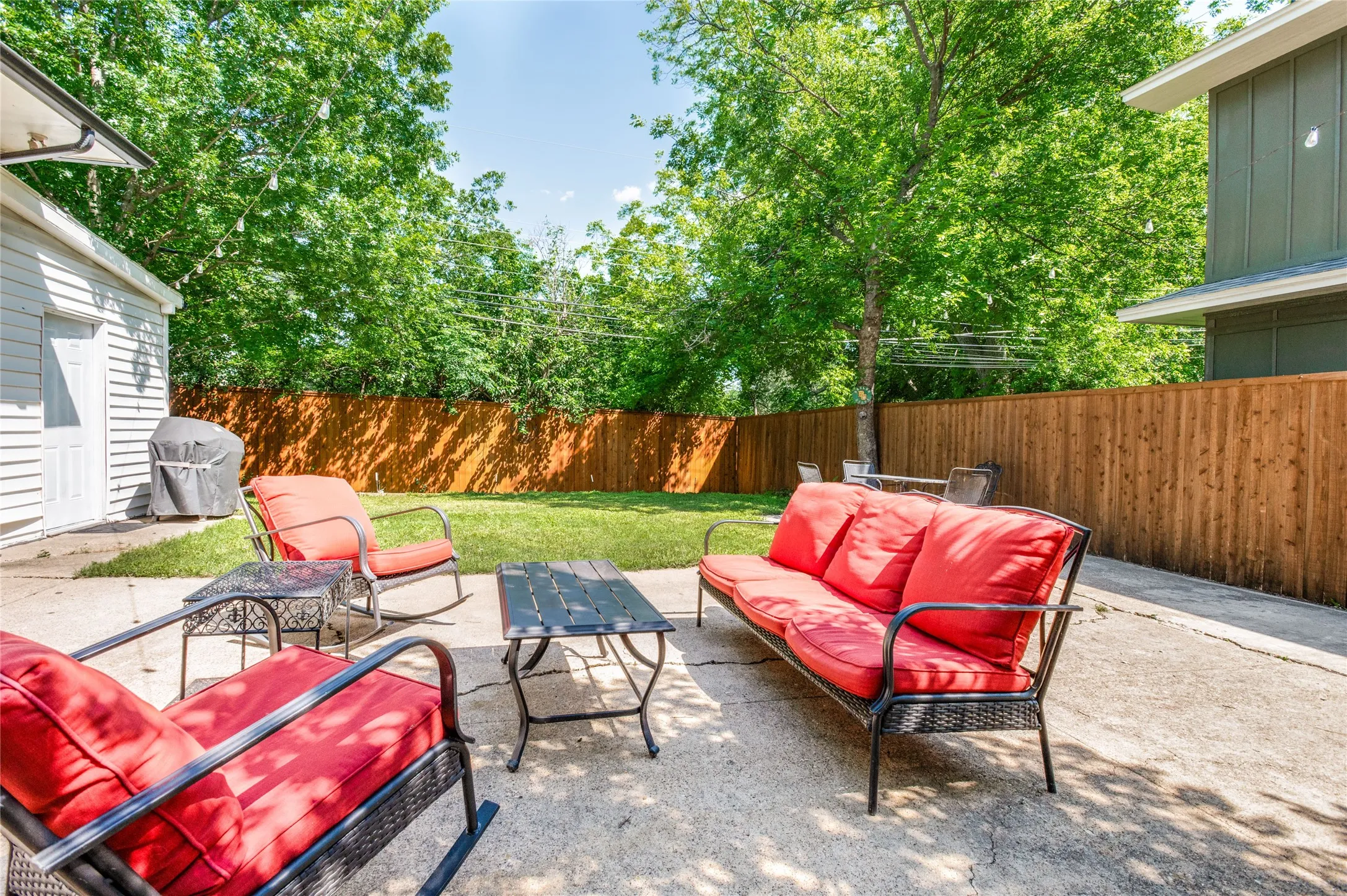 Single Family Residence For Sale in Dallas County , 9020 Westbriar Drive, Dallas, Texas 75228, 3 Bedroom, 2 Bathroom, 2 Garage spaces, 1,688 Sqft, built in 1960, Preowned, mls#21259894, Real Estate Agent in Dallas, Homes For Sale in Dallas county, Homes For Sale in Dallas, Realtor in Dallas Texas, Real Estate Brokerage Independent Realty Texas, Luminita Cordes Realtor