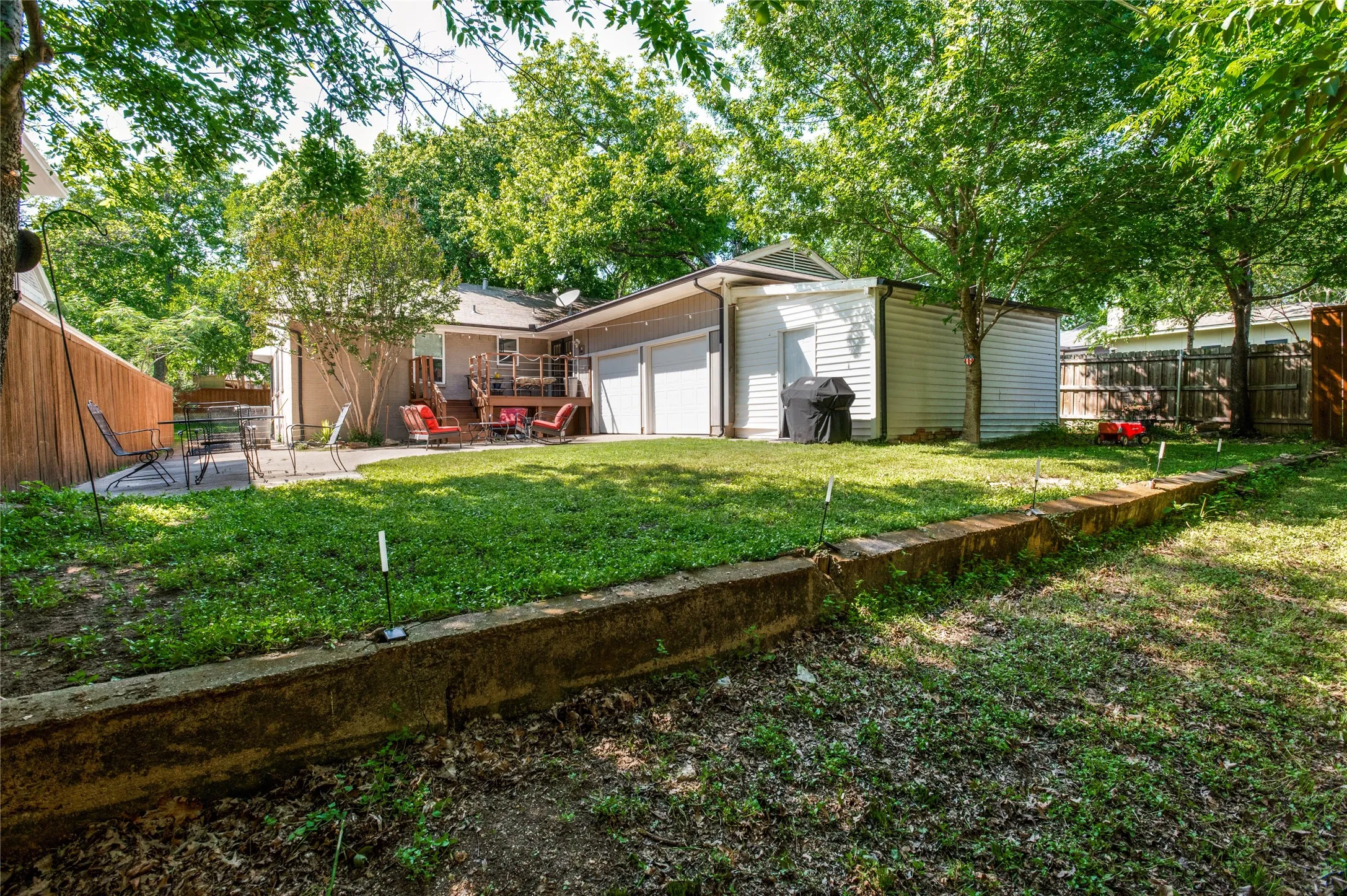 Single Family Residence For Sale in Dallas County , 9020 Westbriar Drive, Dallas, Texas 75228, 3 Bedroom, 2 Bathroom, 2 Garage spaces, 1,688 Sqft, built in 1960, Preowned, mls#21259894, Real Estate Agent in Dallas, Homes For Sale in Dallas county, Homes For Sale in Dallas, Realtor in Dallas Texas, Real Estate Brokerage Independent Realty Texas, Luminita Cordes Realtor