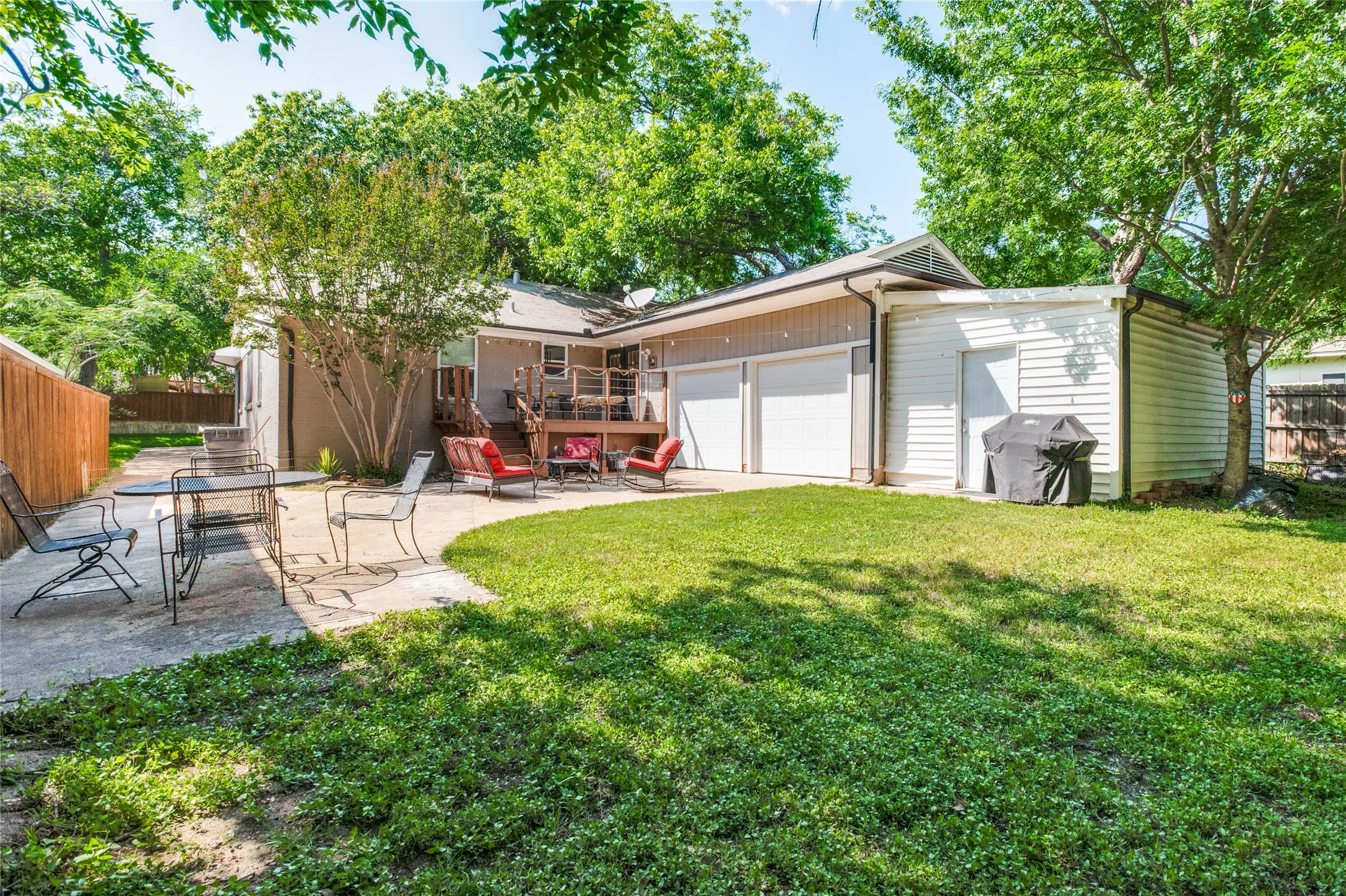 Single Family Residence For Sale in Dallas County , 9020 Westbriar Drive, Dallas, Texas 75228, 3 Bedroom, 2 Bathroom, 2 Garage spaces, 1,688 Sqft, built in 1960, Preowned, mls#21259894, Real Estate Agent in Dallas, Homes For Sale in Dallas county, Homes For Sale in Dallas, Realtor in Dallas Texas, Real Estate Brokerage Independent Realty Texas, Luminita Cordes Realtor