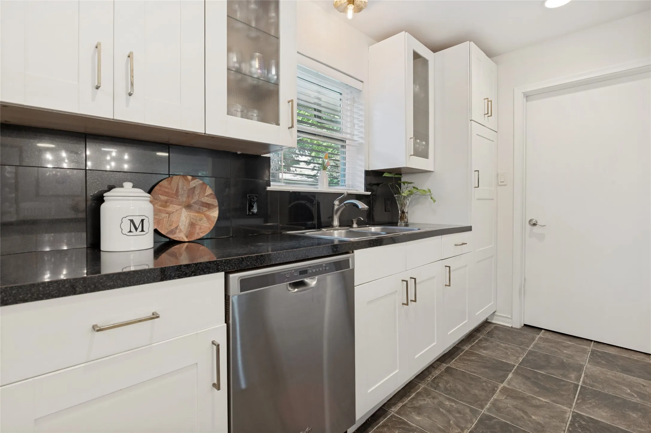 Single Family Residence For Sale in Dallas County , 9020 Westbriar Drive, Dallas, Texas 75228, 3 Bedroom, 2 Bathroom, 2 Garage spaces, 1,688 Sqft, built in 1960, Preowned, mls#21259894, Real Estate Agent in Dallas, Homes For Sale in Dallas county, Homes For Sale in Dallas, Realtor in Dallas Texas, Real Estate Brokerage Independent Realty Texas, Luminita Cordes Realtor