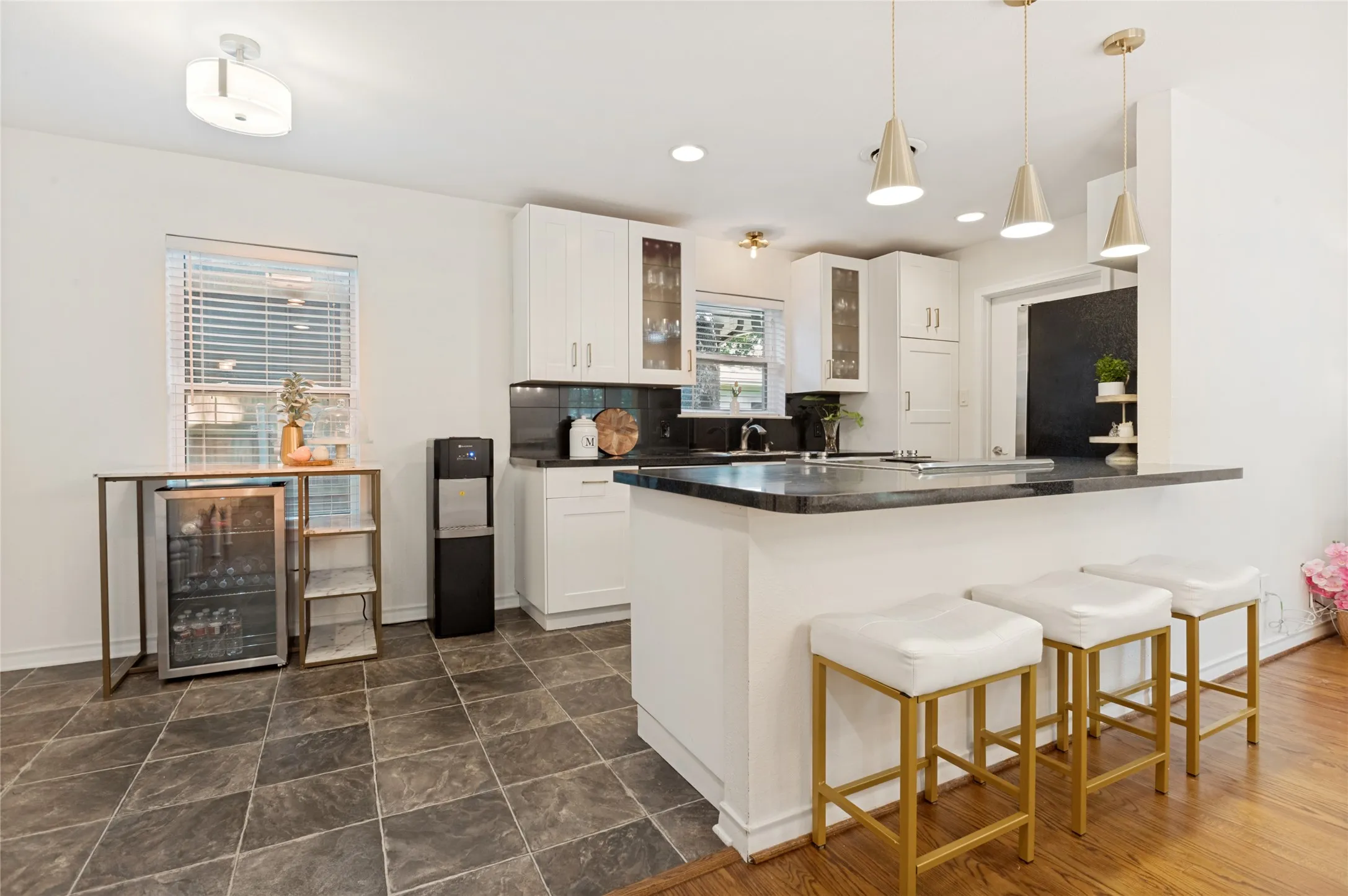 Single Family Residence For Sale in Dallas County , 9020 Westbriar Drive, Dallas, Texas 75228, 3 Bedroom, 2 Bathroom, 2 Garage spaces, 1,688 Sqft, built in 1960, Preowned, mls#21259894, Real Estate Agent in Dallas, Homes For Sale in Dallas county, Homes For Sale in Dallas, Realtor in Dallas Texas, Real Estate Brokerage Independent Realty Texas, Luminita Cordes Realtor