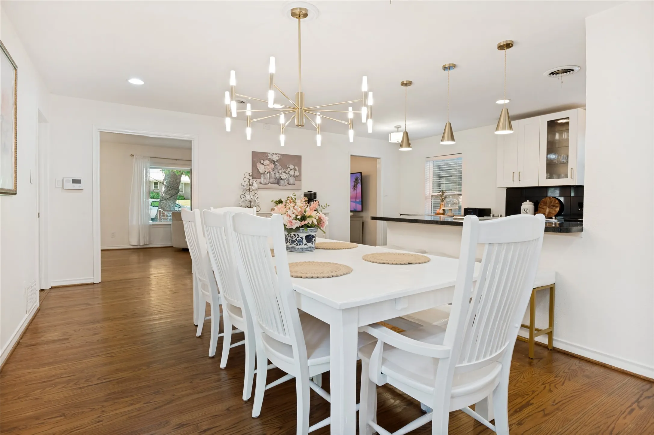 Single Family Residence For Sale in Dallas County , 9020 Westbriar Drive, Dallas, Texas 75228, 3 Bedroom, 2 Bathroom, 2 Garage spaces, 1,688 Sqft, built in 1960, Preowned, mls#21259894, Real Estate Agent in Dallas, Homes For Sale in Dallas county, Homes For Sale in Dallas, Realtor in Dallas Texas, Real Estate Brokerage Independent Realty Texas, Luminita Cordes Realtor
