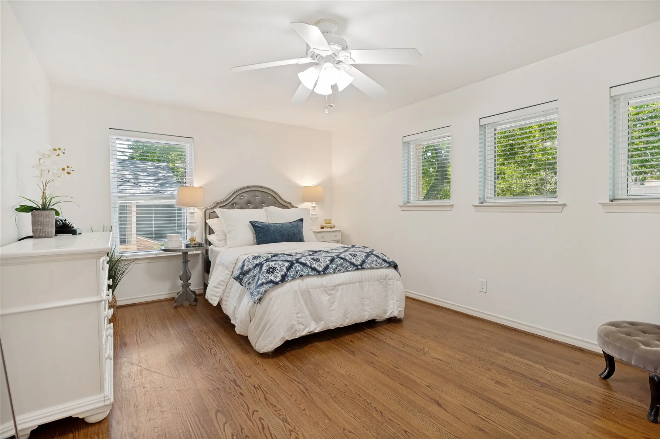 Single Family Residence For Sale in Dallas County , 9020 Westbriar Drive, Dallas, Texas 75228, 3 Bedroom, 2 Bathroom, 2 Garage spaces, 1,688 Sqft, built in 1960, Preowned, mls#21259894, Real Estate Agent in Dallas, Homes For Sale in Dallas county, Homes For Sale in Dallas, Realtor in Dallas Texas, Real Estate Brokerage Independent Realty Texas, Luminita Cordes Realtor