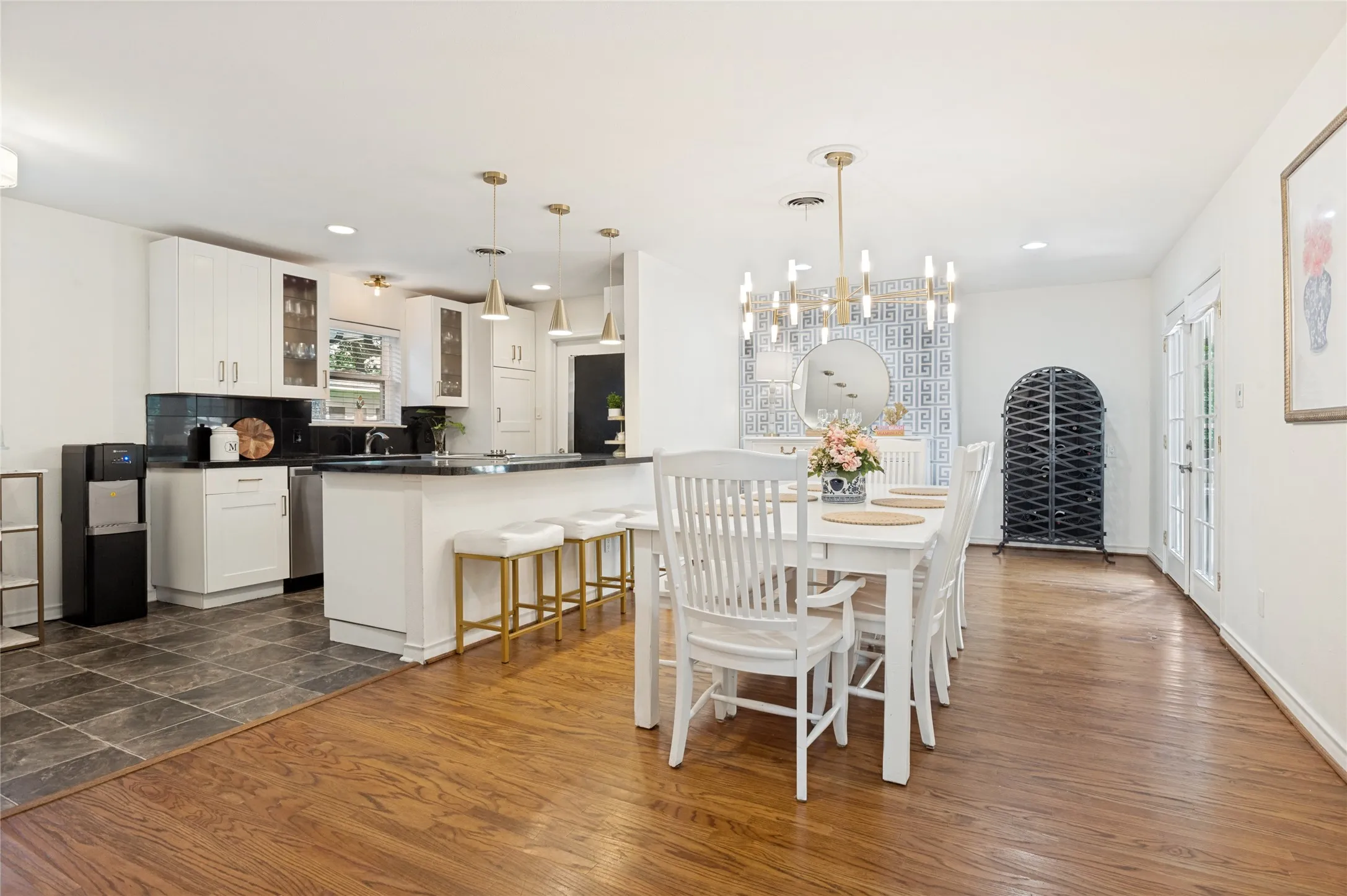 Single Family Residence For Sale in Dallas County , 9020 Westbriar Drive, Dallas, Texas 75228, 3 Bedroom, 2 Bathroom, 2 Garage spaces, 1,688 Sqft, built in 1960, Preowned, mls#21259894, Real Estate Agent in Dallas, Homes For Sale in Dallas county, Homes For Sale in Dallas, Realtor in Dallas Texas, Real Estate Brokerage Independent Realty Texas, Luminita Cordes Realtor