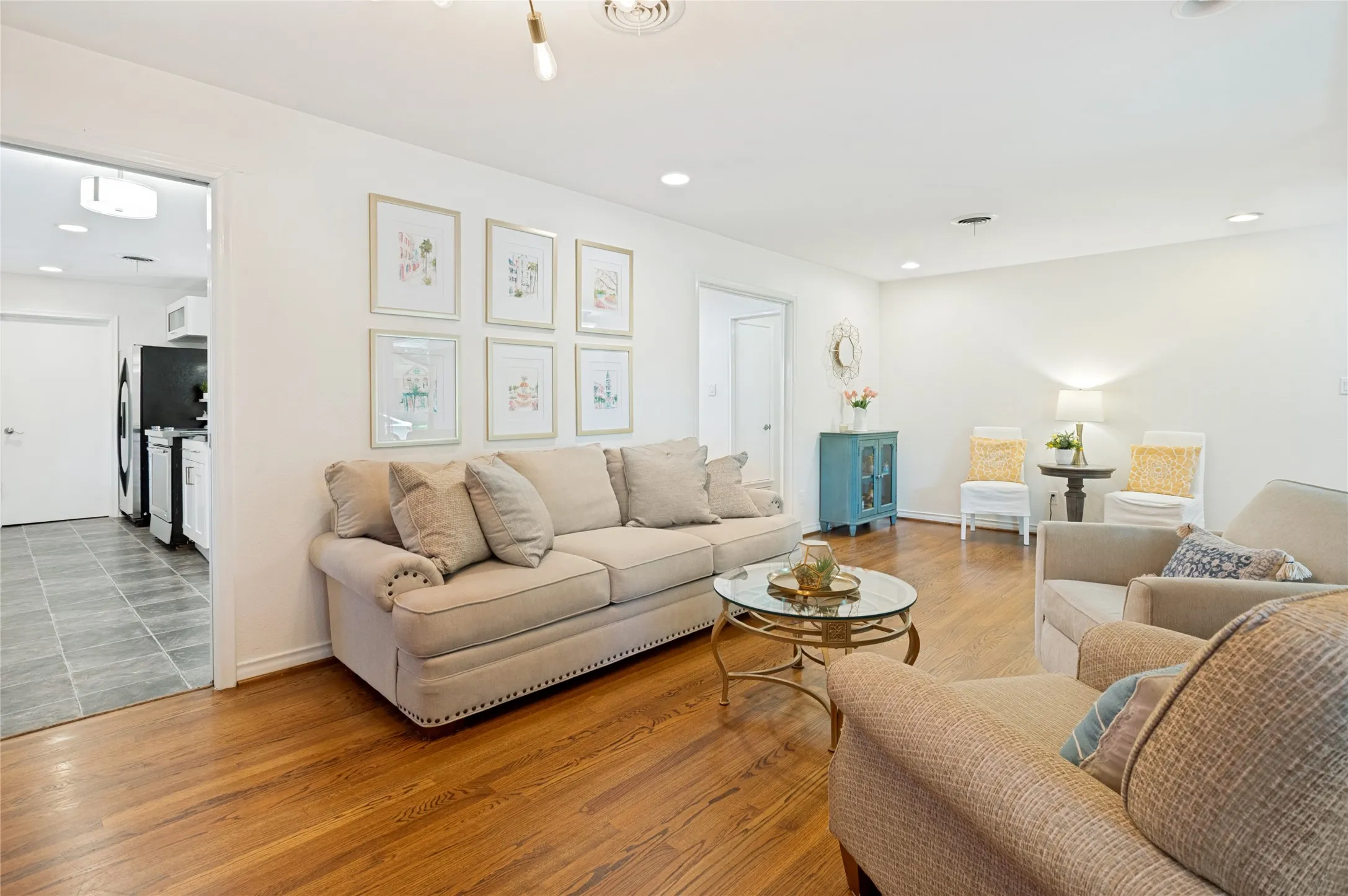 Single Family Residence For Sale in Dallas County , 9020 Westbriar Drive, Dallas, Texas 75228, 3 Bedroom, 2 Bathroom, 2 Garage spaces, 1,688 Sqft, built in 1960, Preowned, mls#21259894, Real Estate Agent in Dallas, Homes For Sale in Dallas county, Homes For Sale in Dallas, Realtor in Dallas Texas, Real Estate Brokerage Independent Realty Texas, Luminita Cordes Realtor