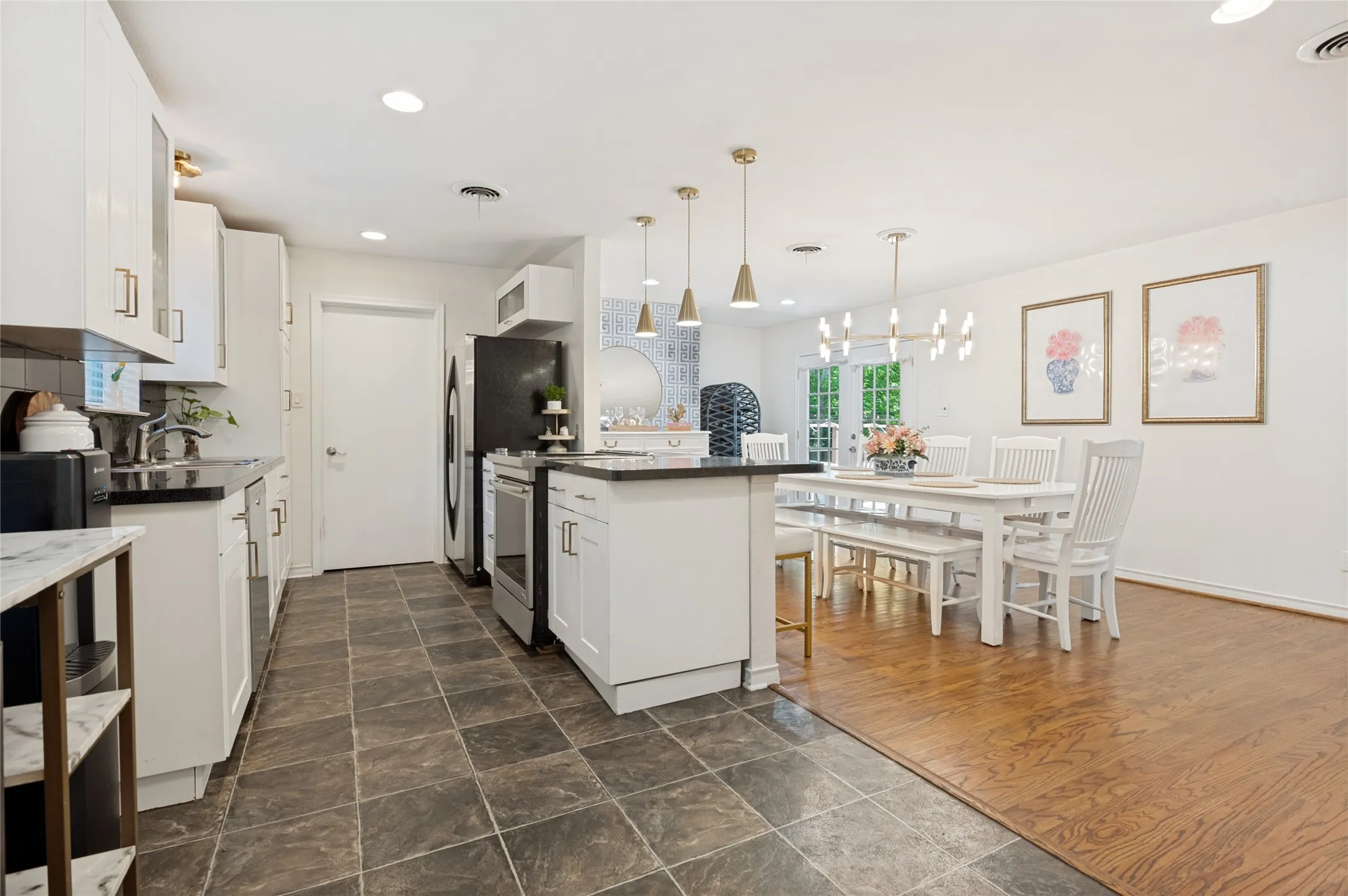 Single Family Residence For Sale in Dallas County , 9020 Westbriar Drive, Dallas, Texas 75228, 3 Bedroom, 2 Bathroom, 2 Garage spaces, 1,688 Sqft, built in 1960, Preowned, mls#21259894, Real Estate Agent in Dallas, Homes For Sale in Dallas county, Homes For Sale in Dallas, Realtor in Dallas Texas, Real Estate Brokerage Independent Realty Texas, Luminita Cordes Realtor