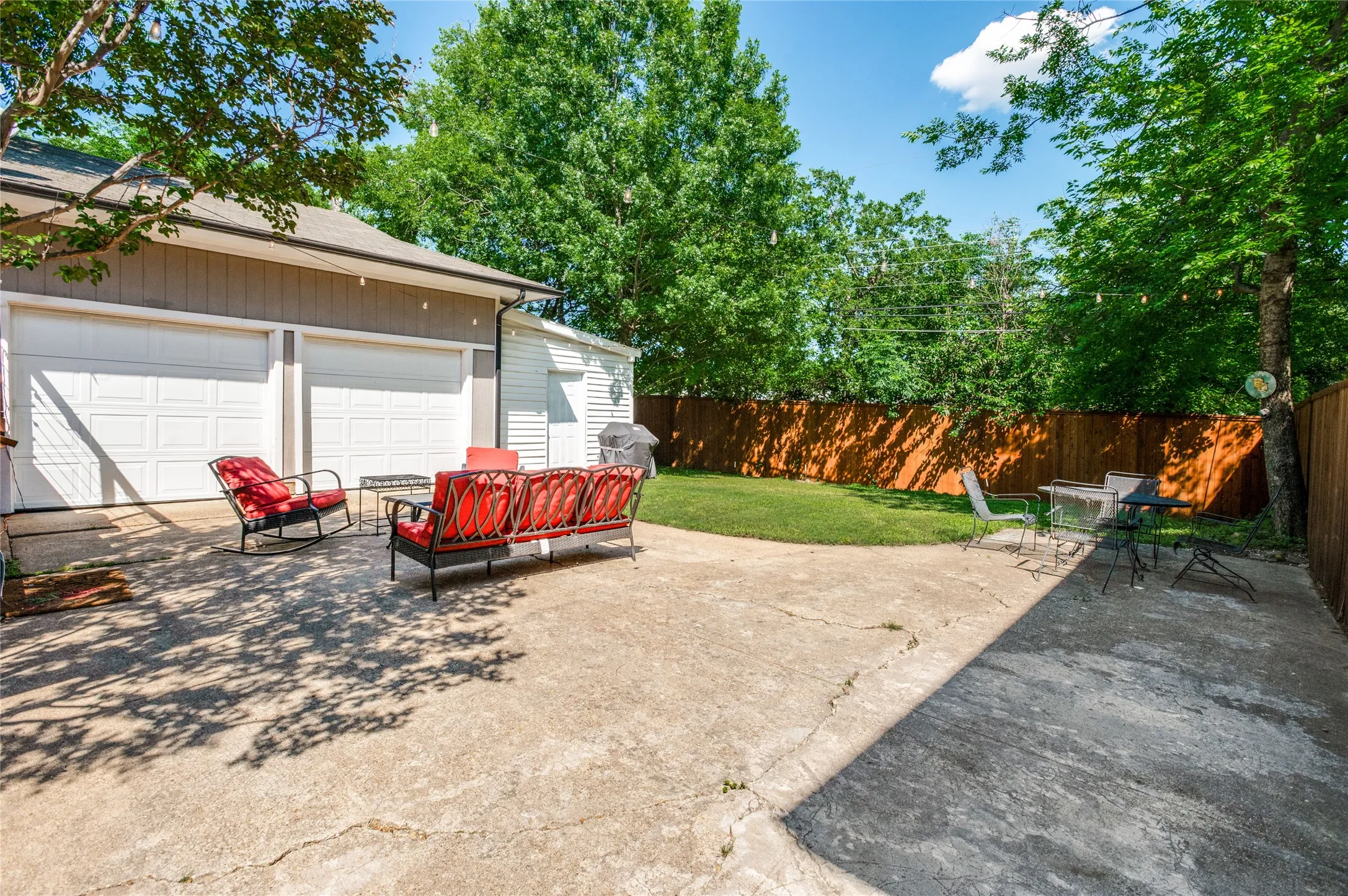 Single Family Residence For Sale in Dallas County , 9020 Westbriar Drive, Dallas, Texas 75228, 3 Bedroom, 2 Bathroom, 2 Garage spaces, 1,688 Sqft, built in 1960, Preowned, mls#21259894, Real Estate Agent in Dallas, Homes For Sale in Dallas county, Homes For Sale in Dallas, Realtor in Dallas Texas, Real Estate Brokerage Independent Realty Texas, Luminita Cordes Realtor